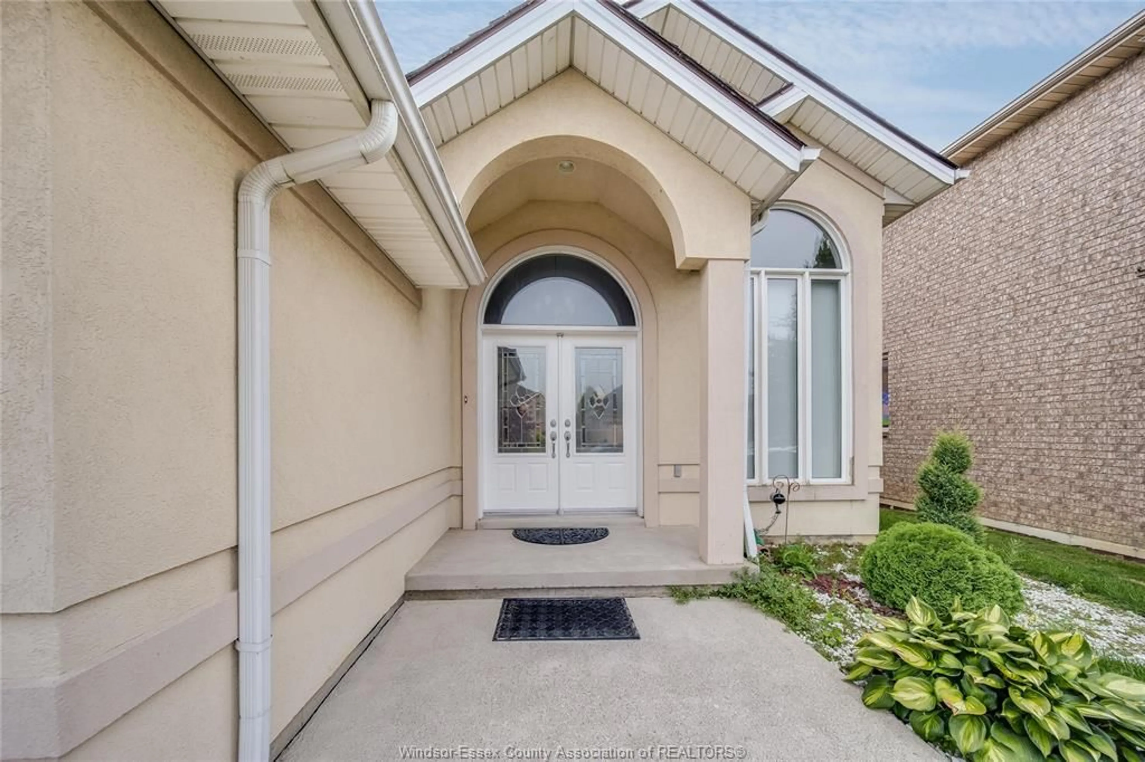 Indoor entryway for 160 BRANTON Cres, Tecumseh Ontario N9K 1E6