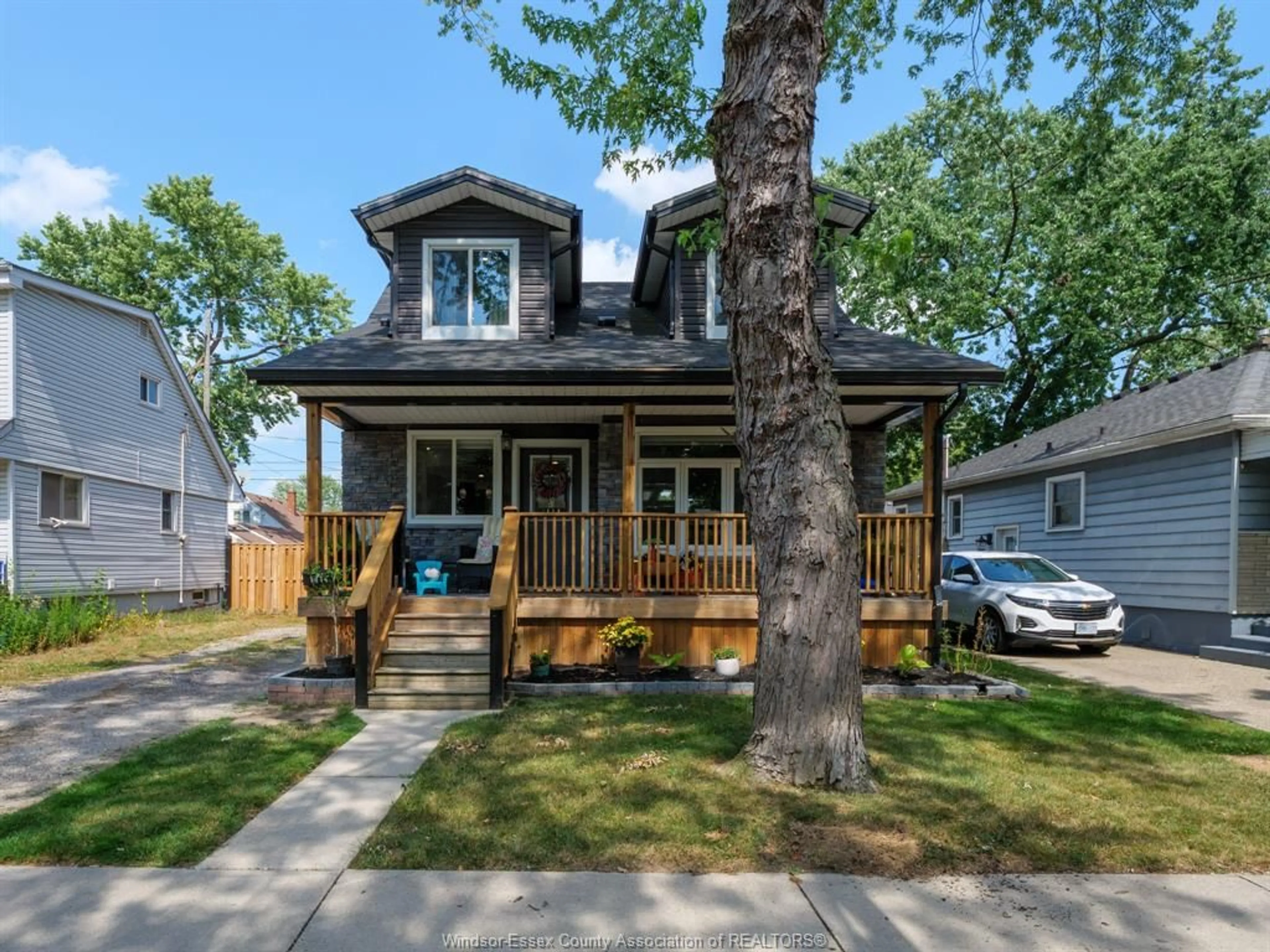 Home with vinyl exterior material, street for 1814 FRANCOIS Rd, Windsor Ontario N8W 4S7