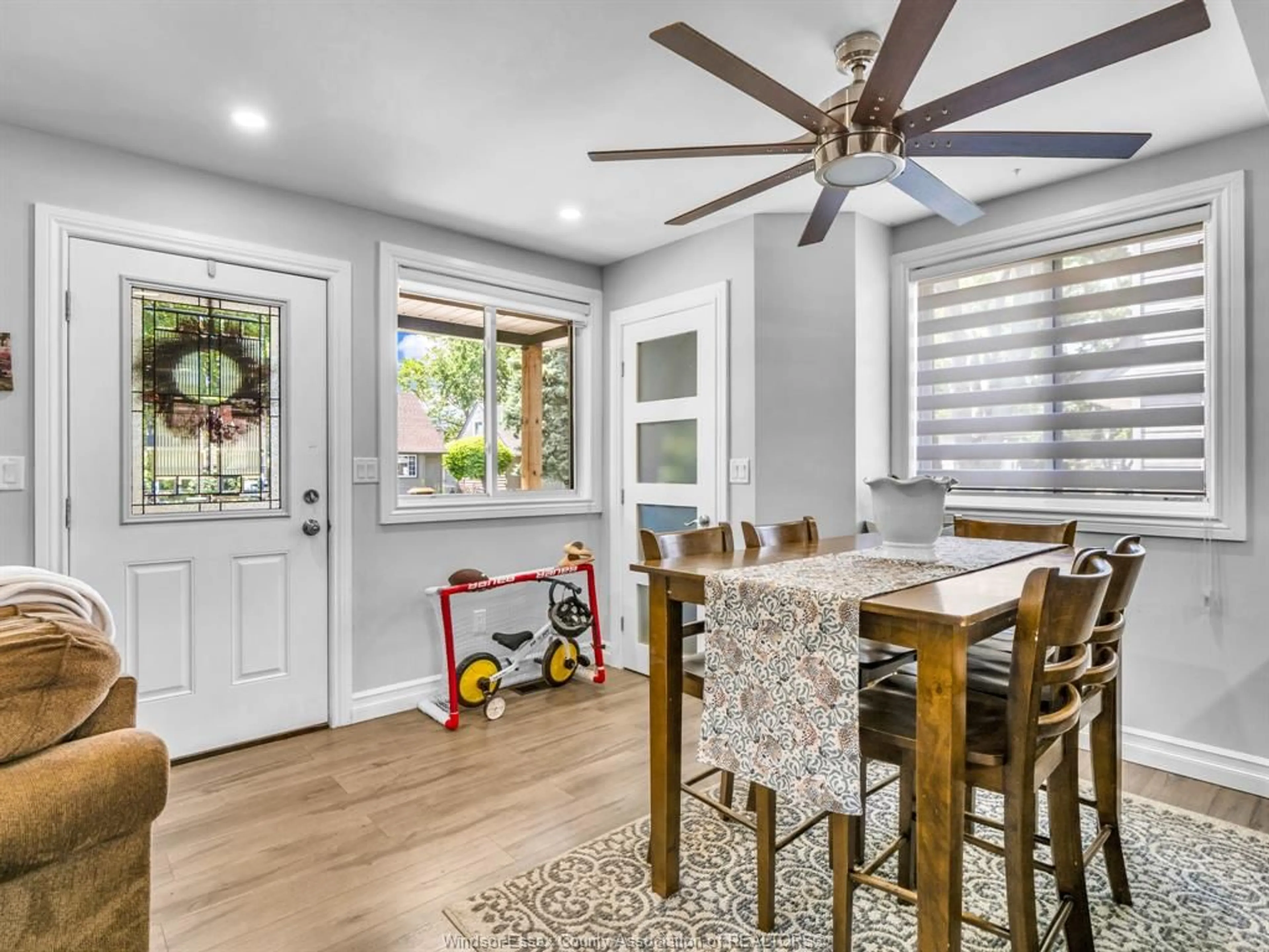 Open concept kitchen, wood/laminate floor for 1814 FRANCOIS Rd, Windsor Ontario N8W 4S7