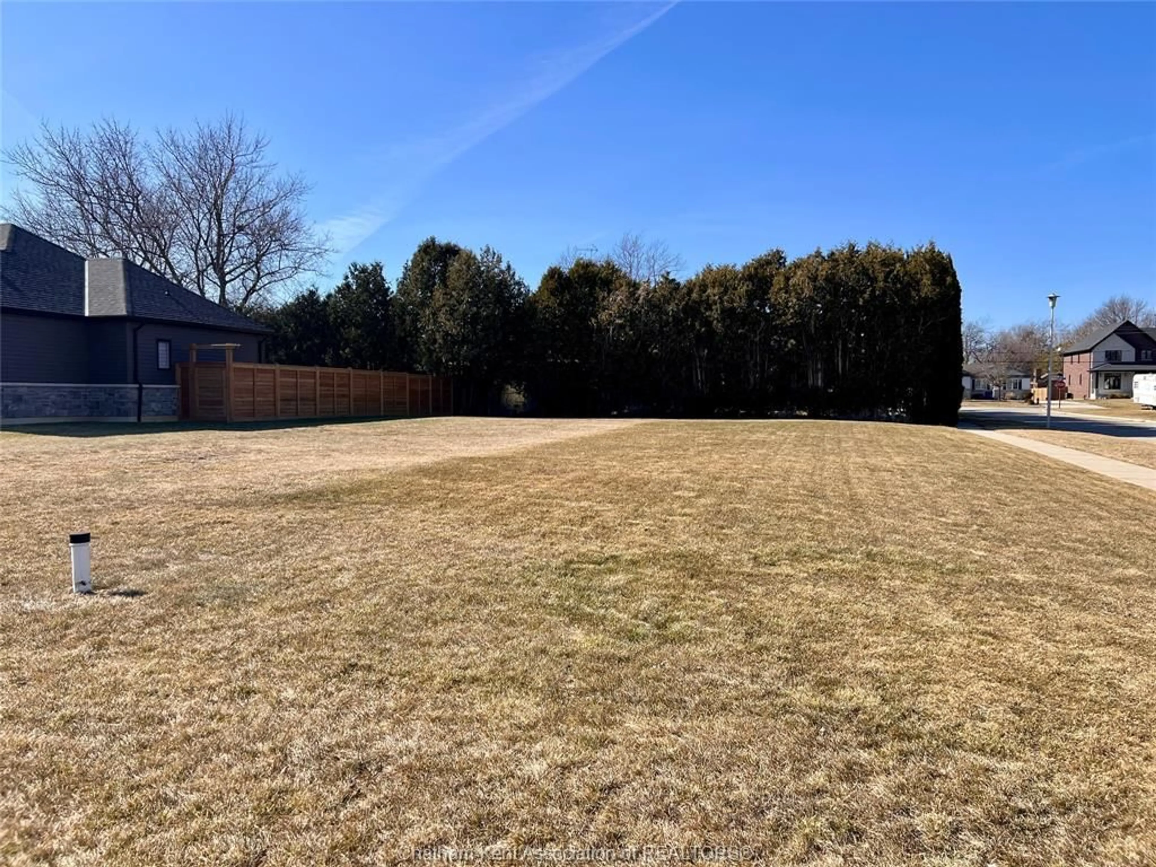 A pic from outside/outdoor area/front of a property/back of a property/a pic from drone, unknown for 93 Sleepy Meadow Dr, Blenheim Ontario N0P 1A0