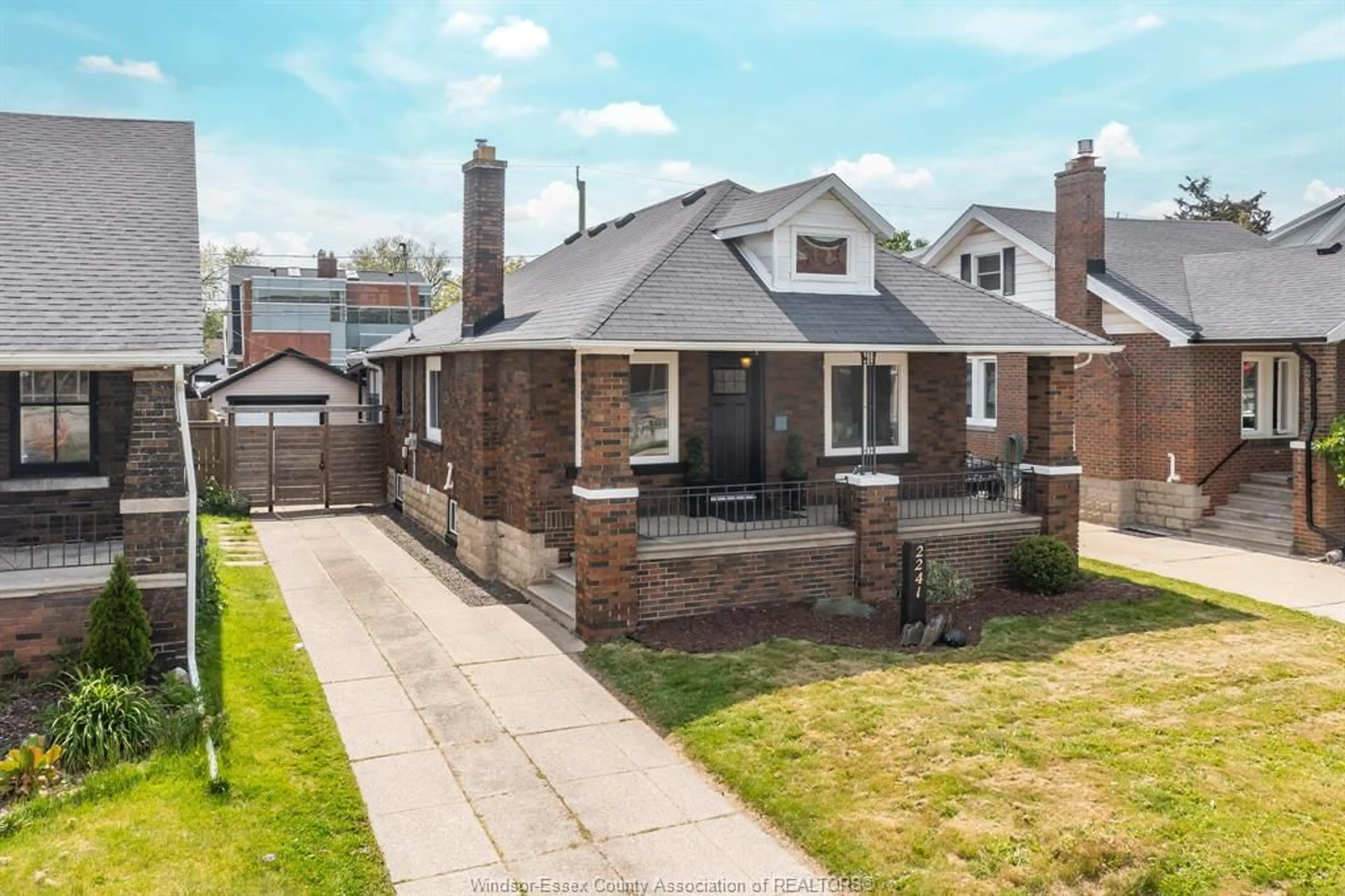 A pic from outside/outdoor area/front of a property/back of a property/a pic from drone, street for 2241 WINDERMERE, Windsor Ontario N8W 2S7
