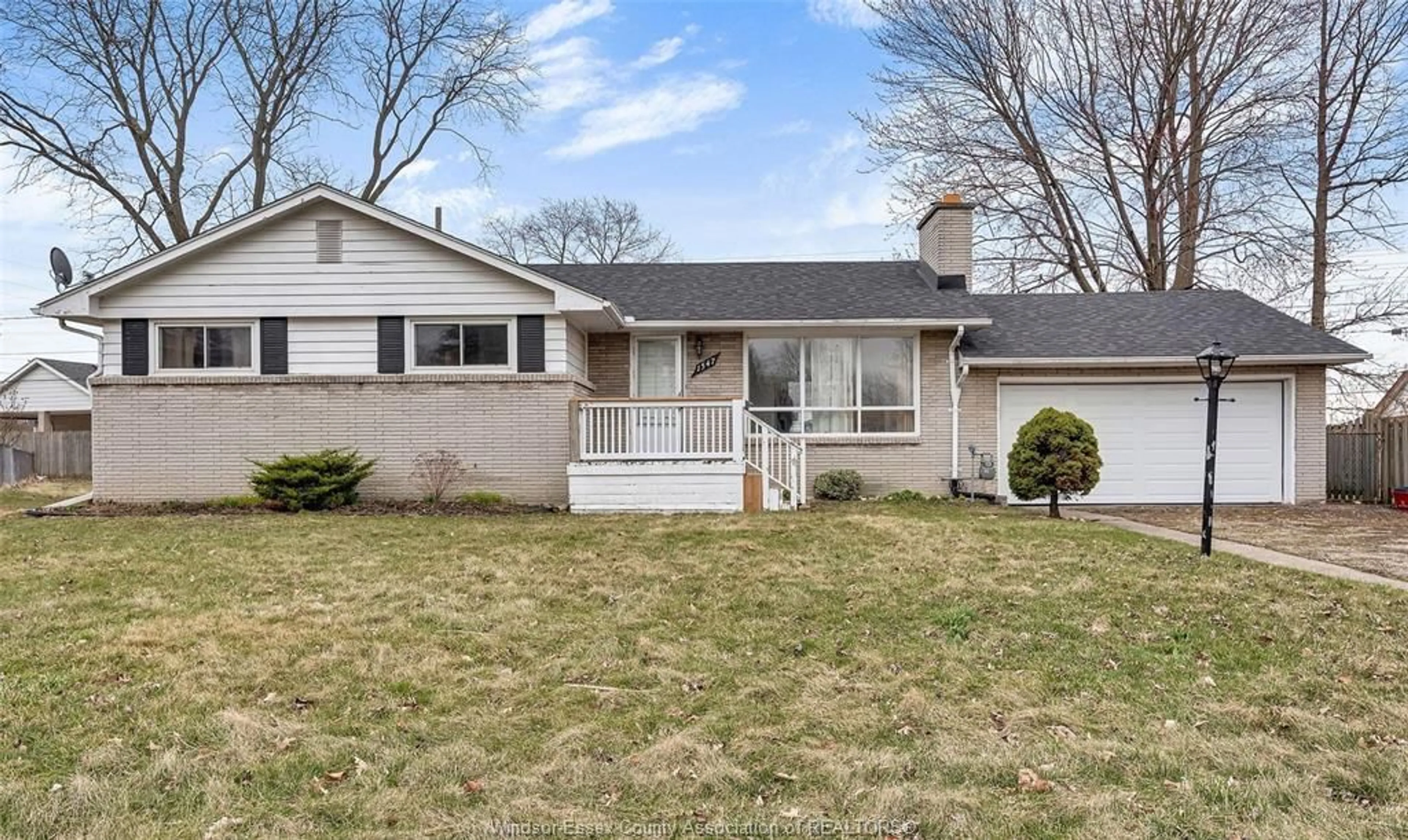 Home with vinyl exterior material, street for 1547 CHERRYLAWN Cres, Windsor Ontario N9E 1P3
