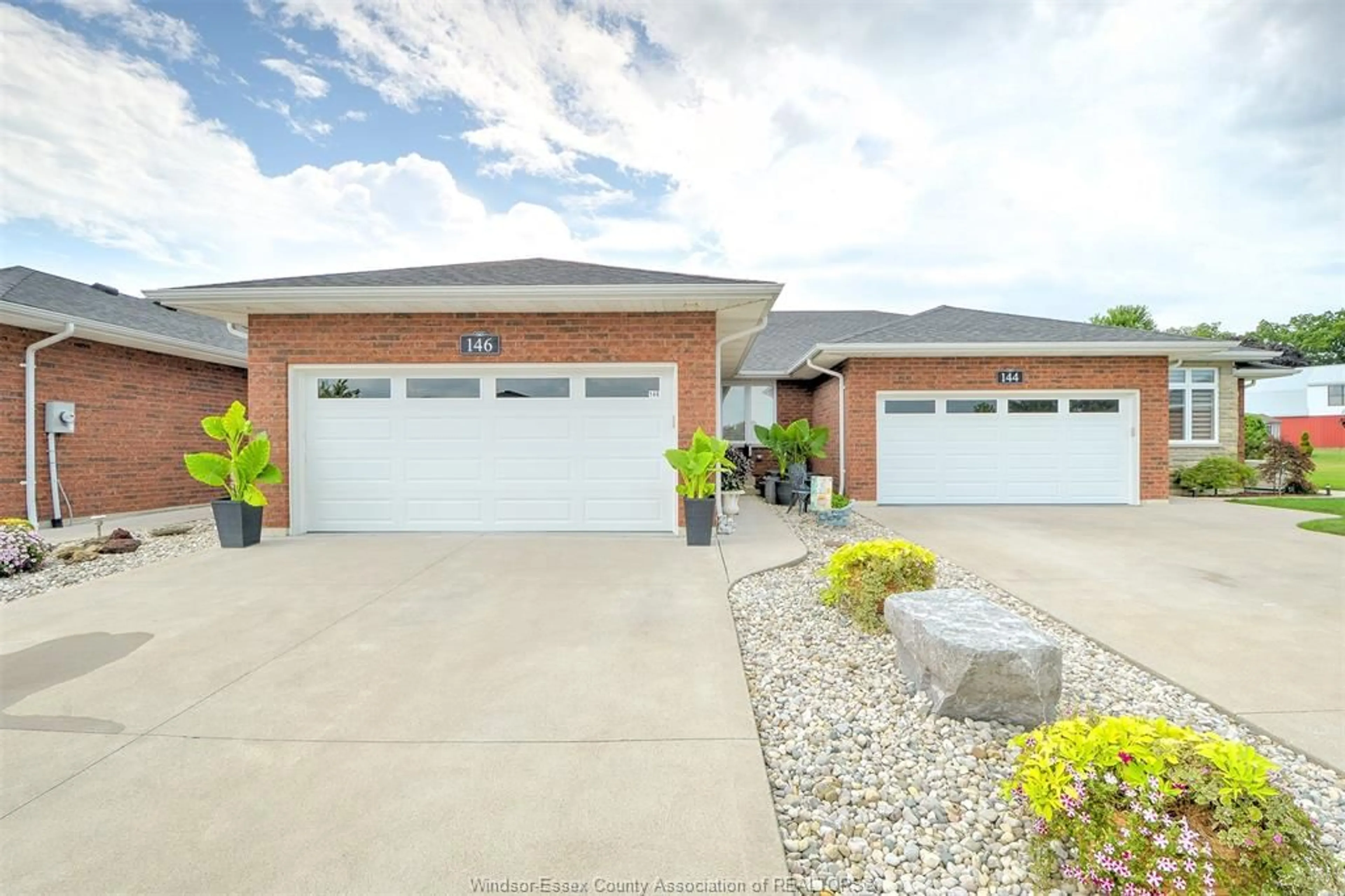 Indoor garage for 146 RIVERFRONT PARK Cres, Amherstburg Ontario N9V 3N3