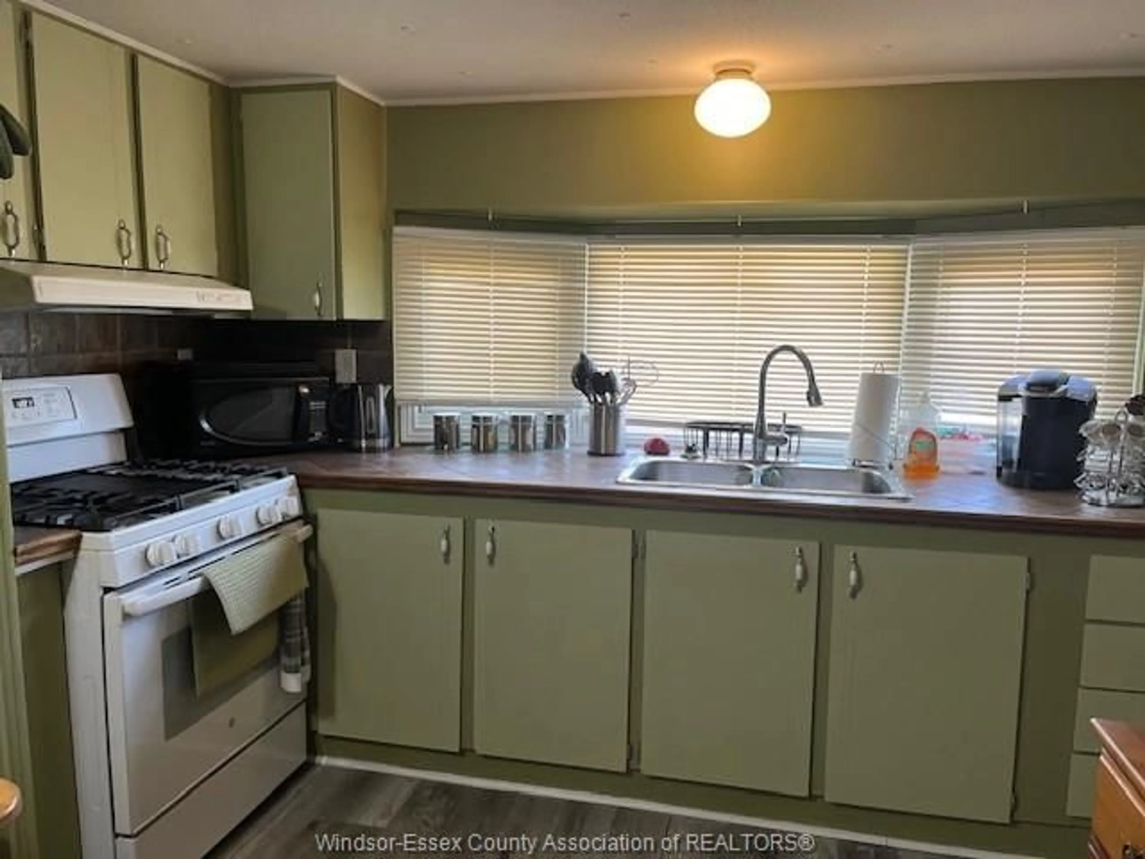 Standard kitchen, unknown for 50 PARKSIDE, McGregor Ontario N0R 1J0