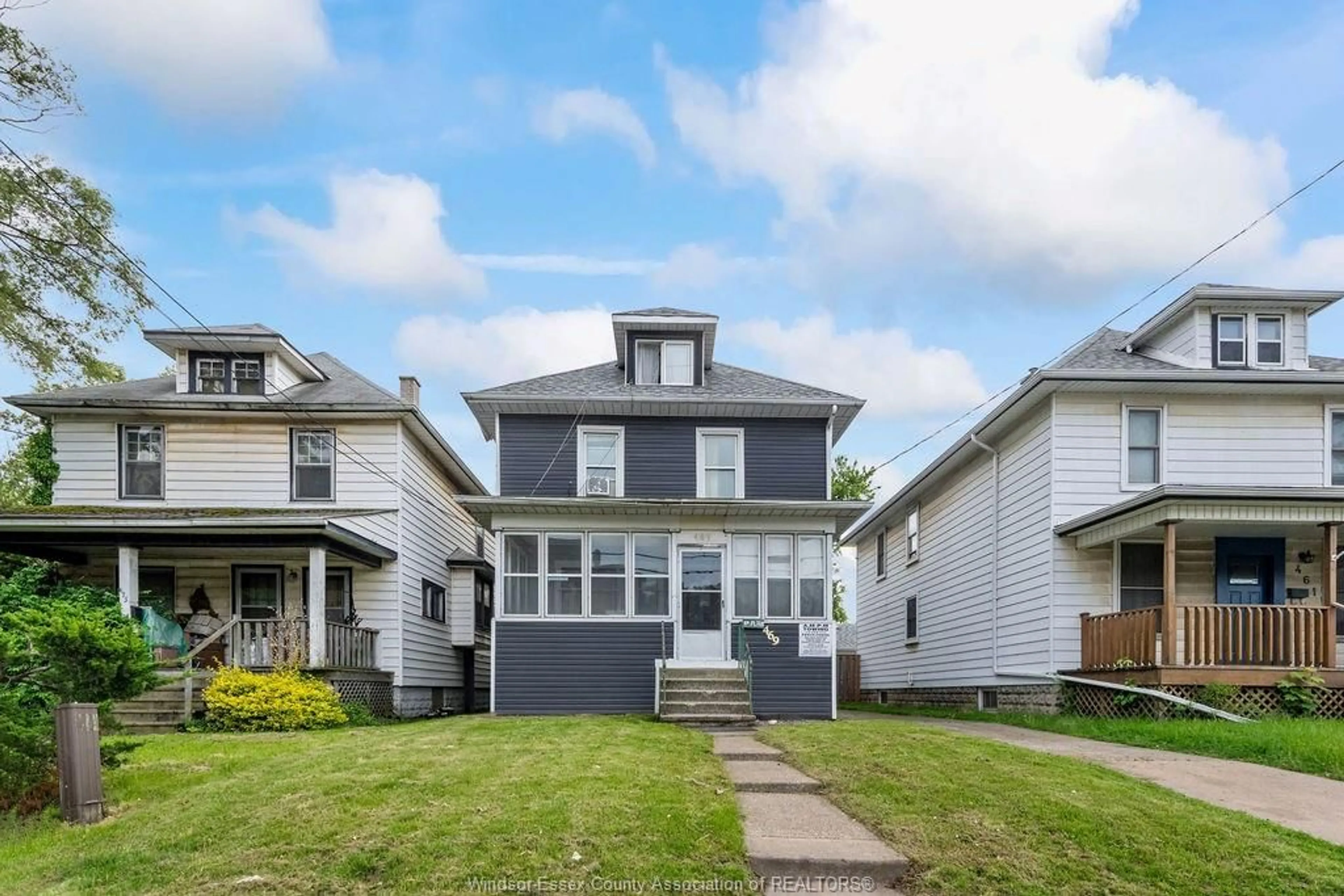 Home with vinyl exterior material, street for 469 MILL St, Windsor Ontario N9C 2R7