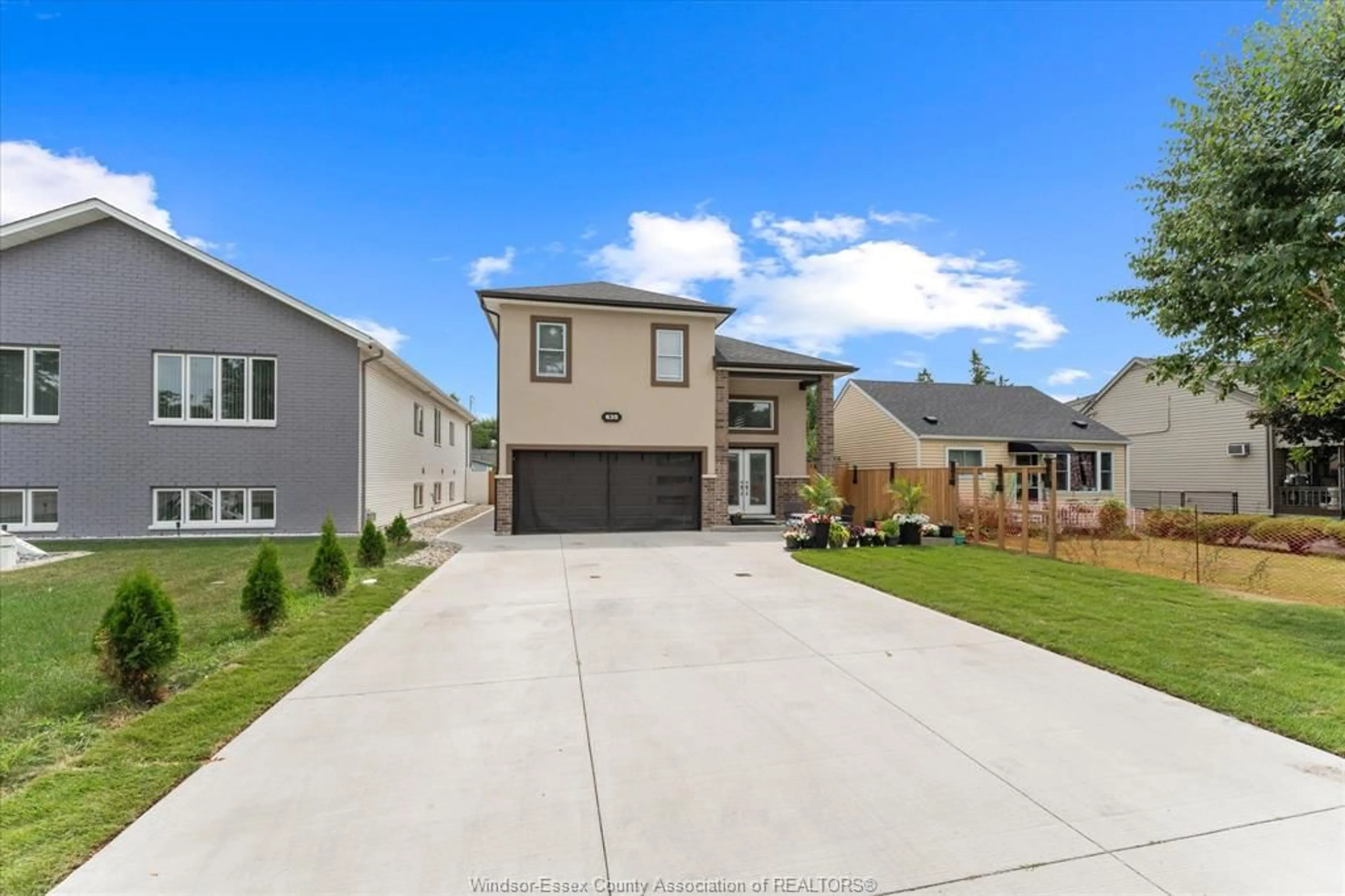 Home with vinyl exterior material, street for 635 EDINBOROUGH, Windsor Ontario N8X 3C8