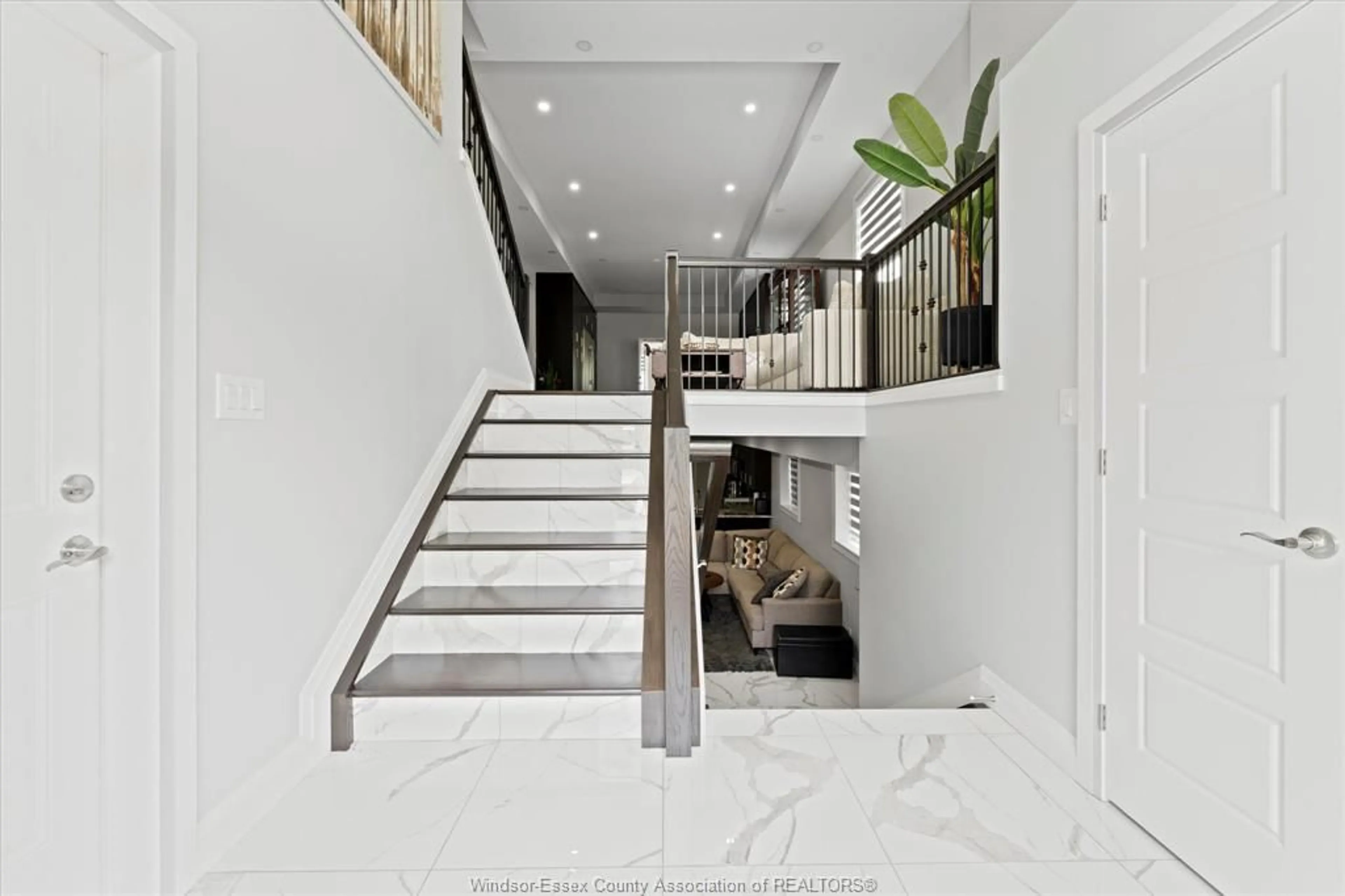 Stairs for 635 EDINBOROUGH, Windsor Ontario N8X 3C8