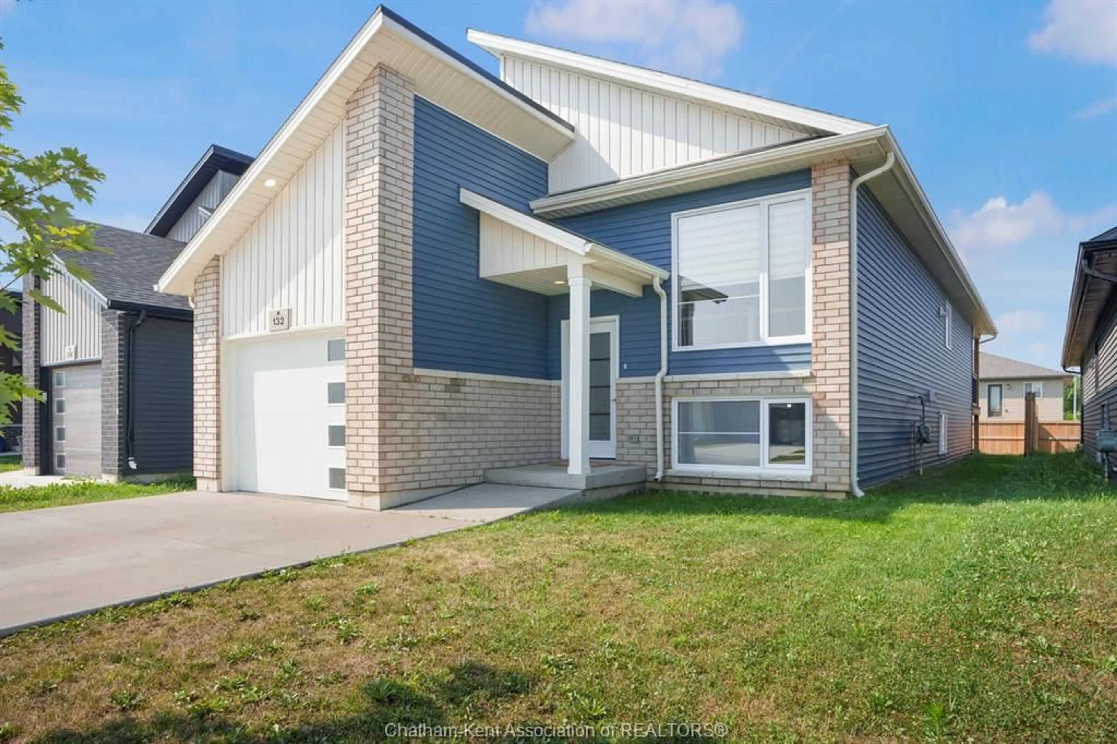 Home with brick exterior material, street for 132 Arrowhead Lane, Chatham Ontario N7M 0T2