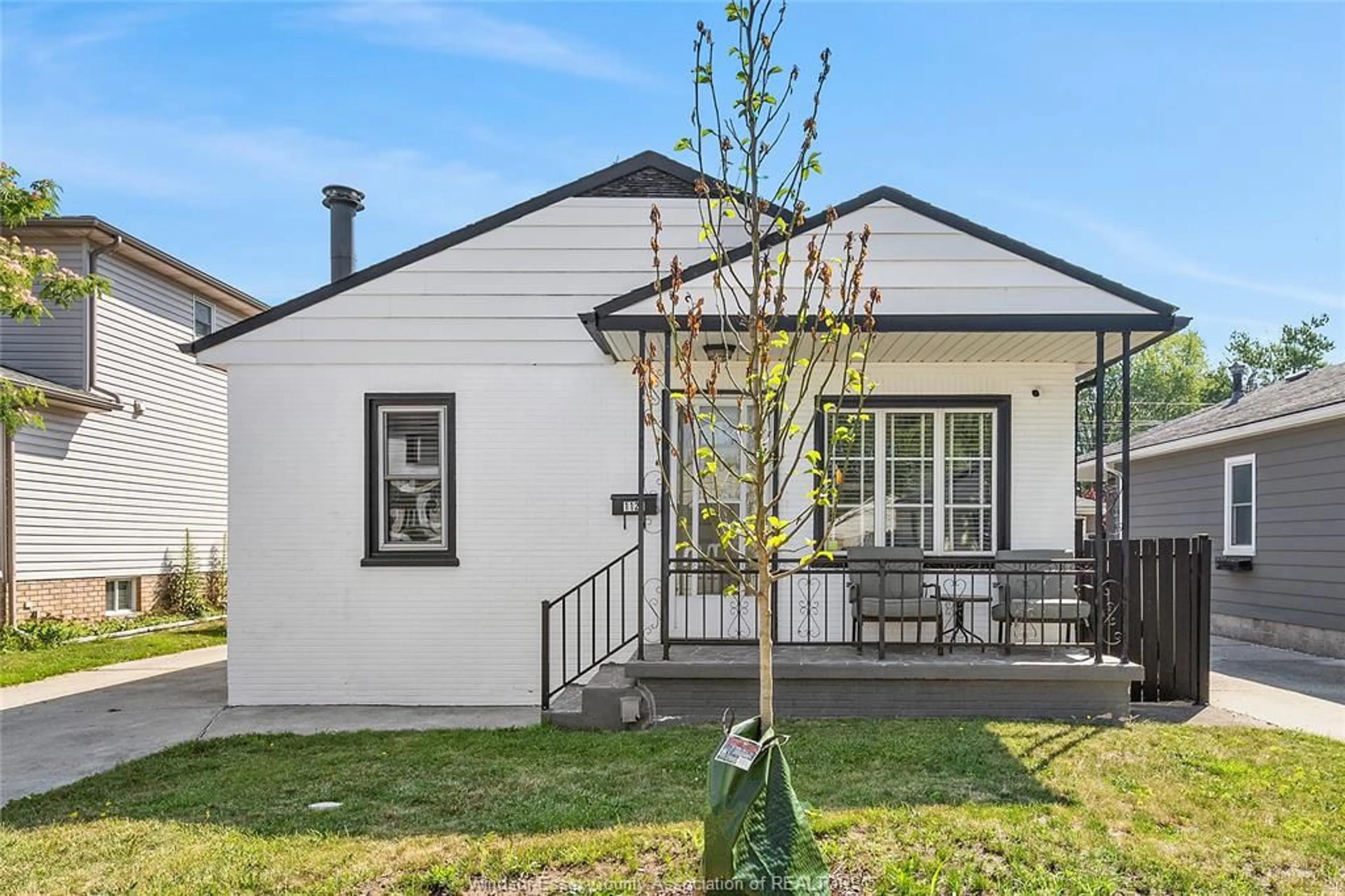 Home with vinyl exterior material, street for 1124 ST LOUIS Ave, Windsor Ontario N8S 2L2