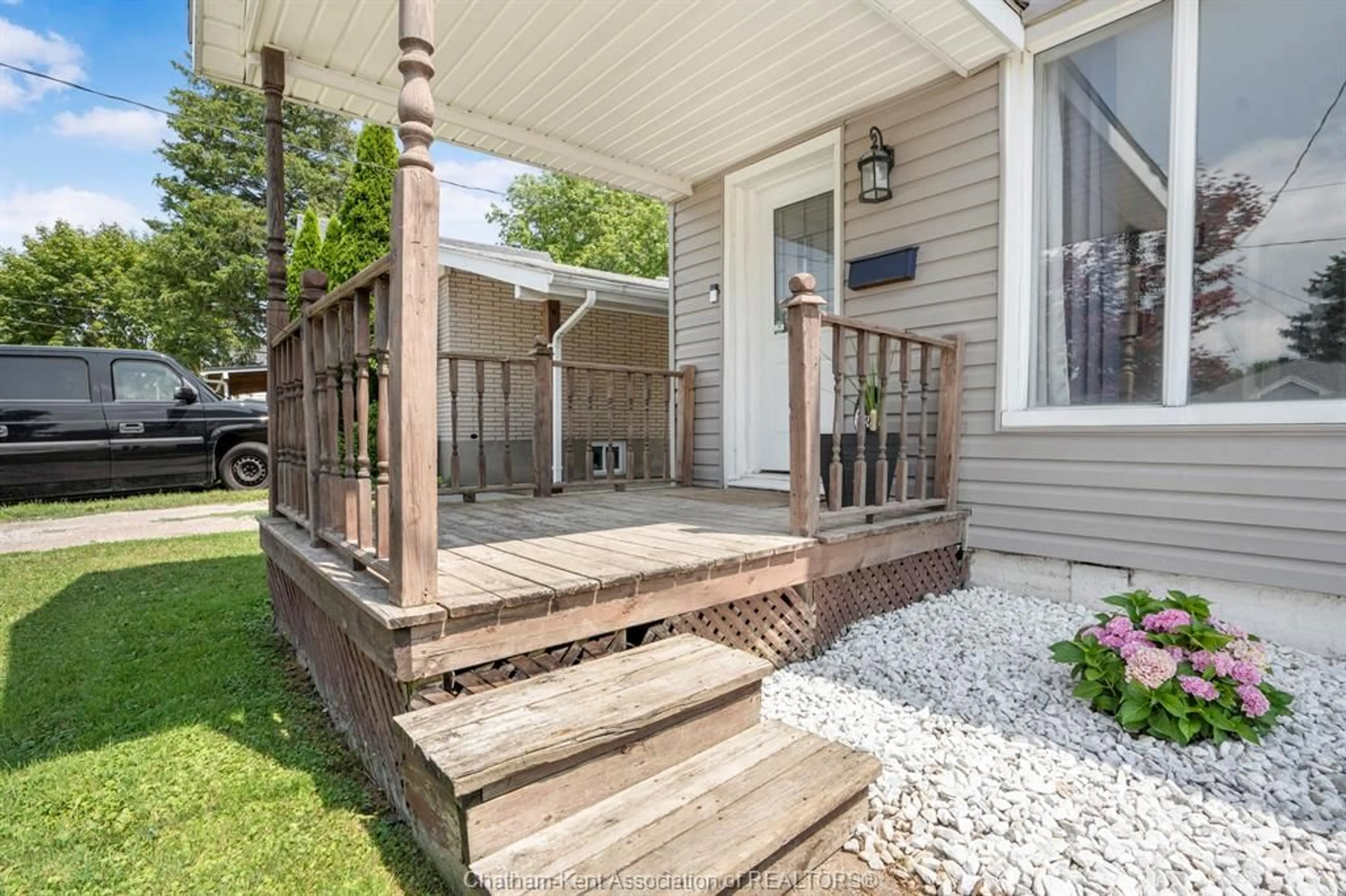 Patio, street for 252 Selkirk St, Chatham Ontario N7L 1Z6