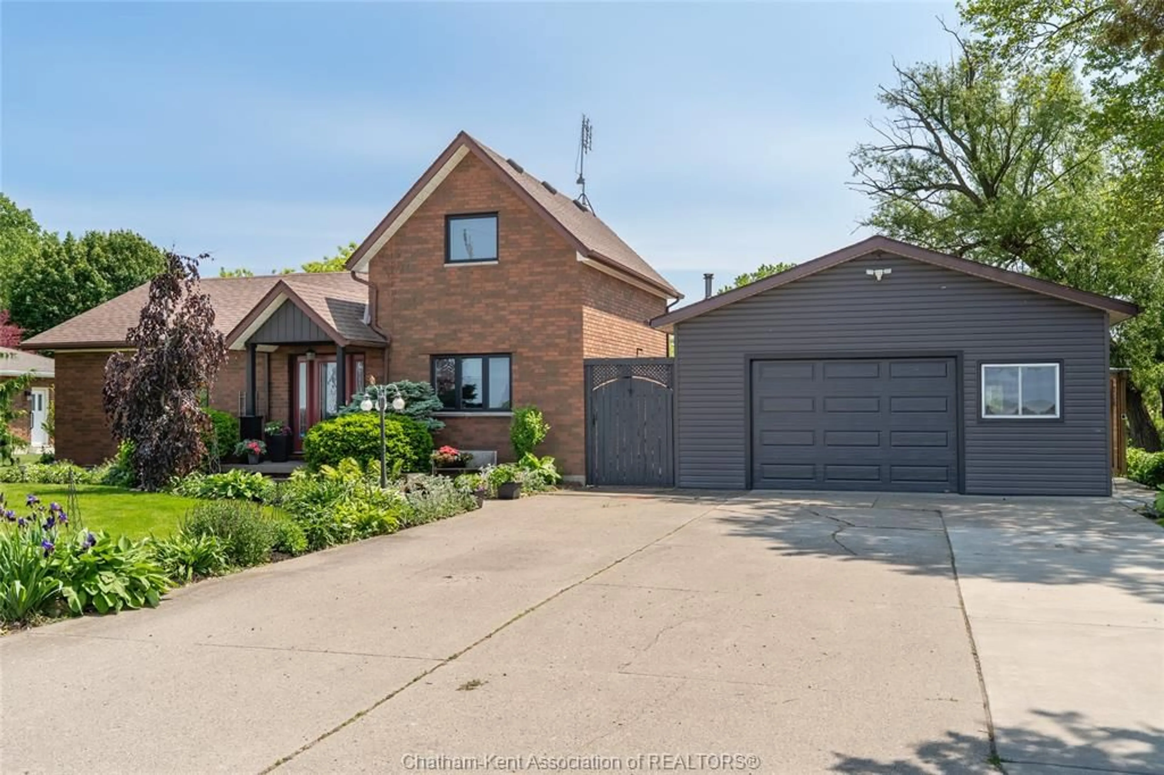 A pic from outside/outdoor area/front of a property/back of a property/a pic from drone, street for 7690 Grande River Line, Chatham-Kent Ontario N7M 5J7