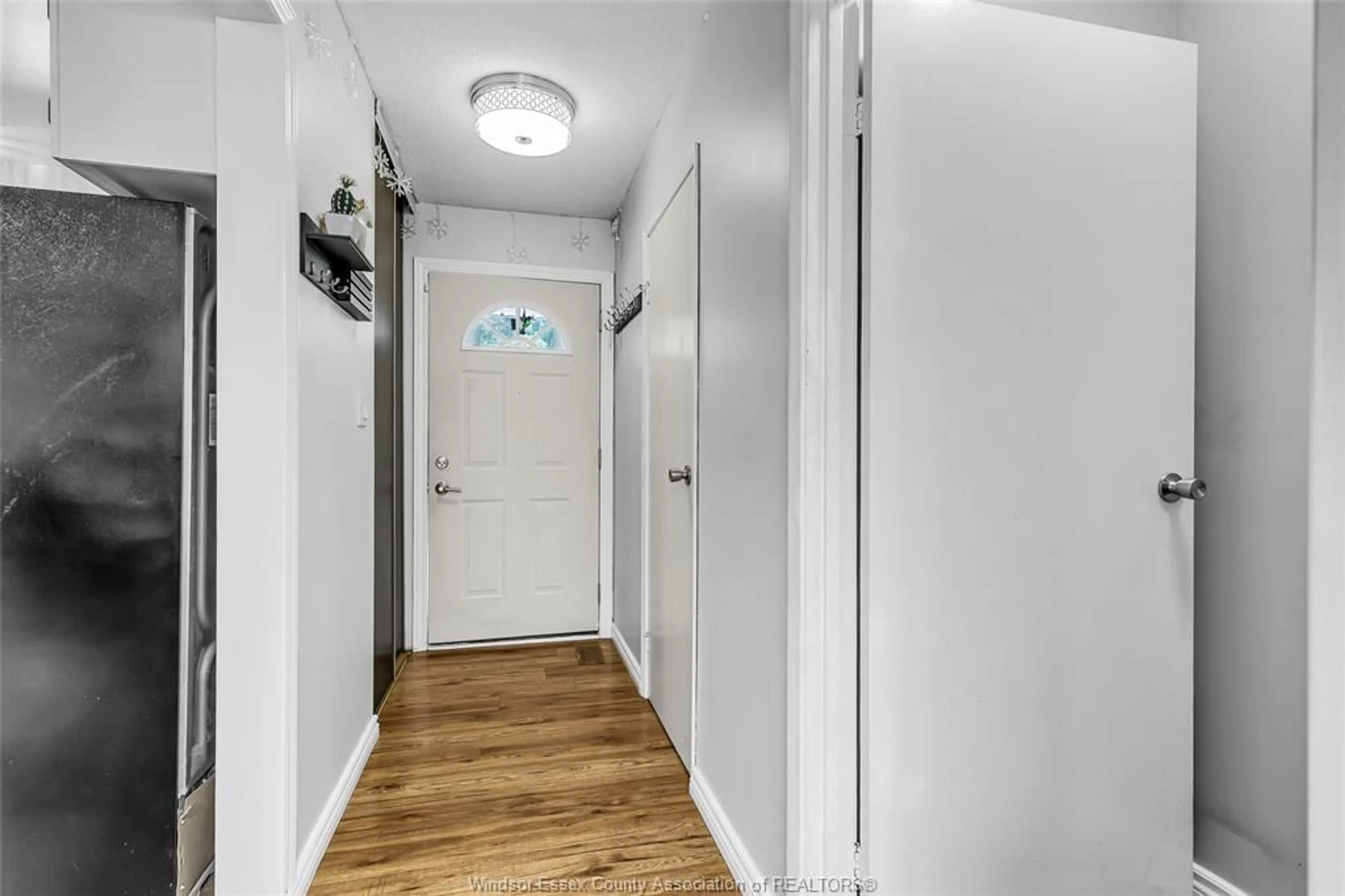 Indoor entryway for 2994 Meadowbrook Lane #2, Windsor Ontario N8T 3G8