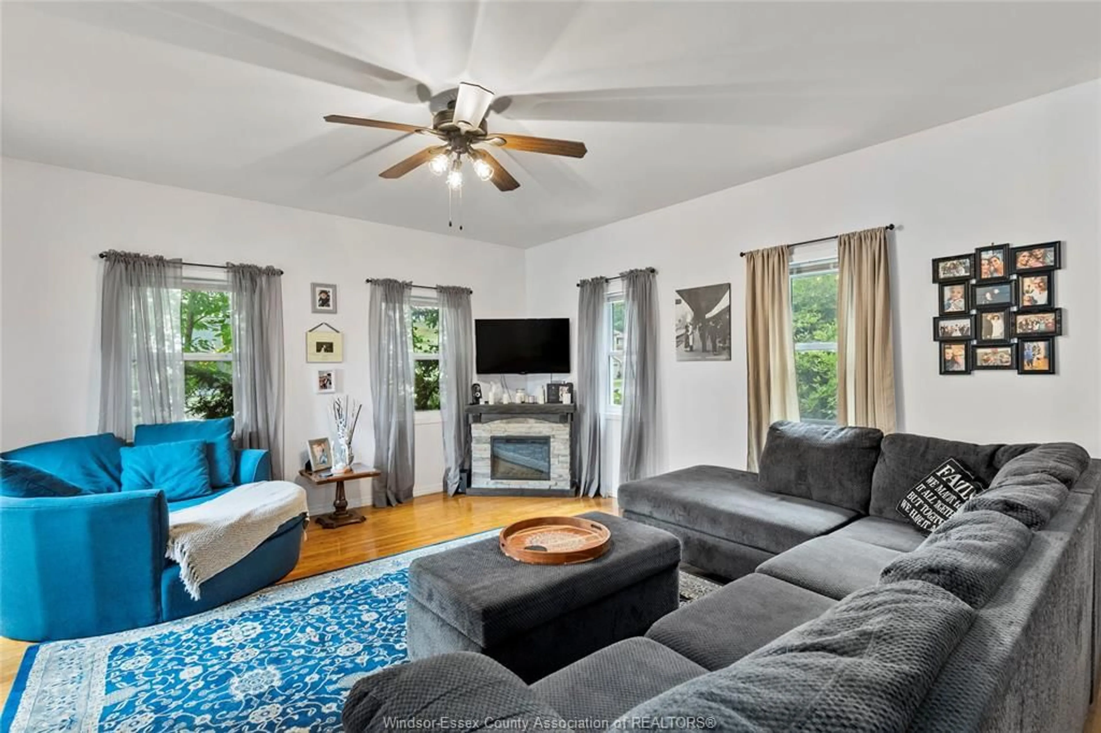 Living room with furniture, unknown for 32 CANAL St, Tilbury Ontario N0P 2L0