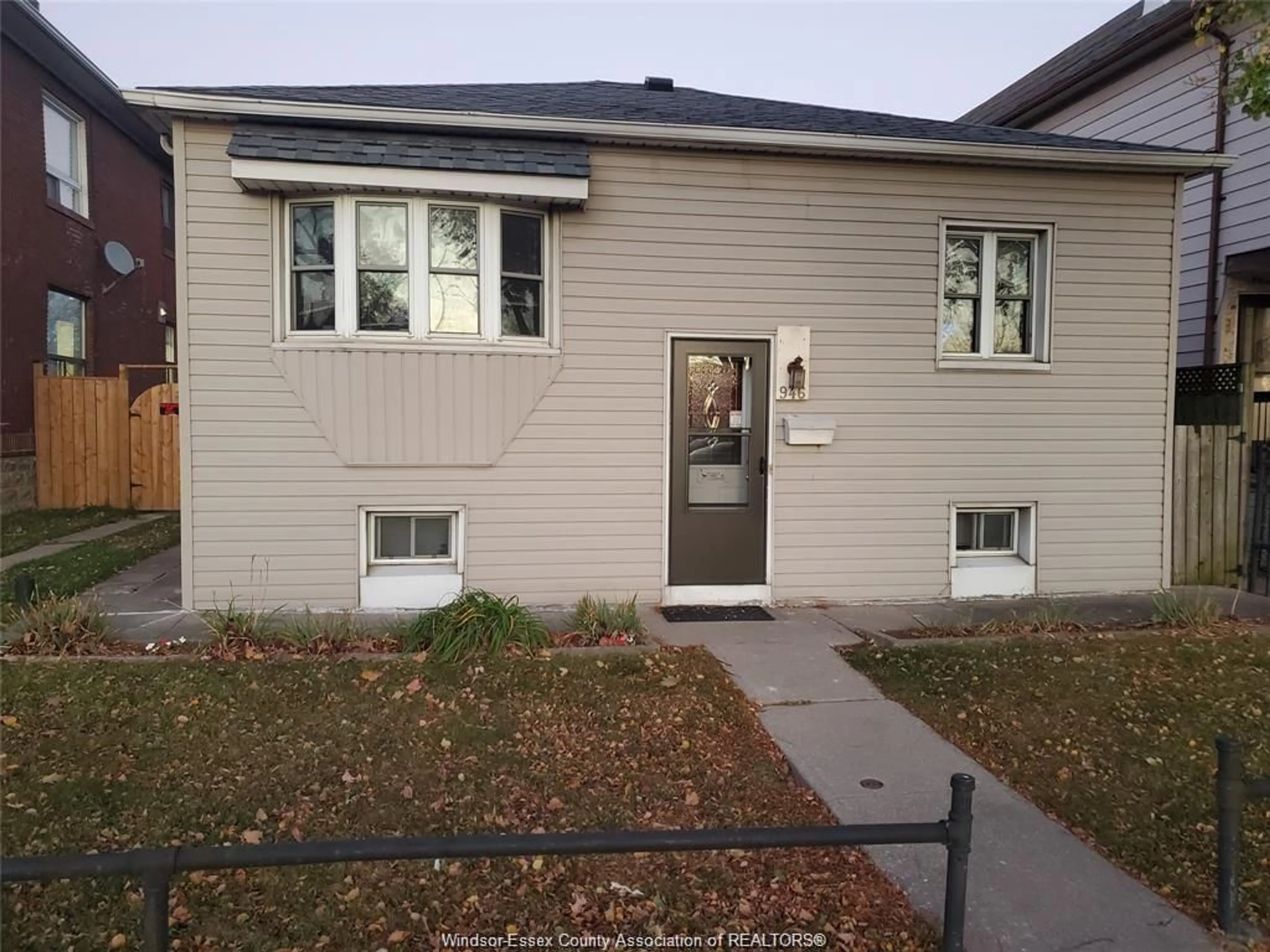 Unknown for 946 HOWARD Ave #1 & 2, Windsor Ontario N9A 1S5