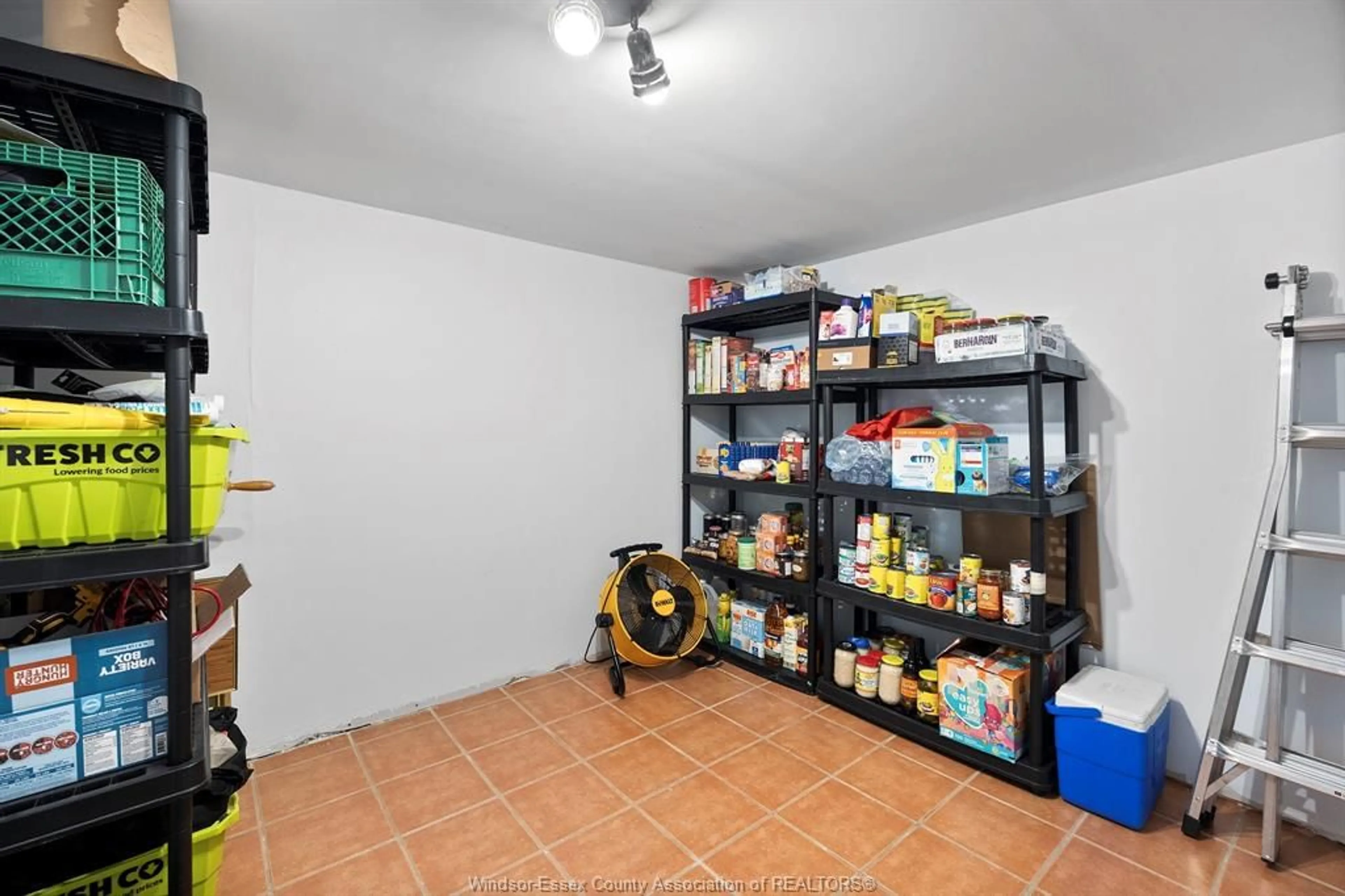 Storage room or clothes room or walk-in closet for 1345 DARLINGTON Crt, Windsor Ontario N8S 4M1