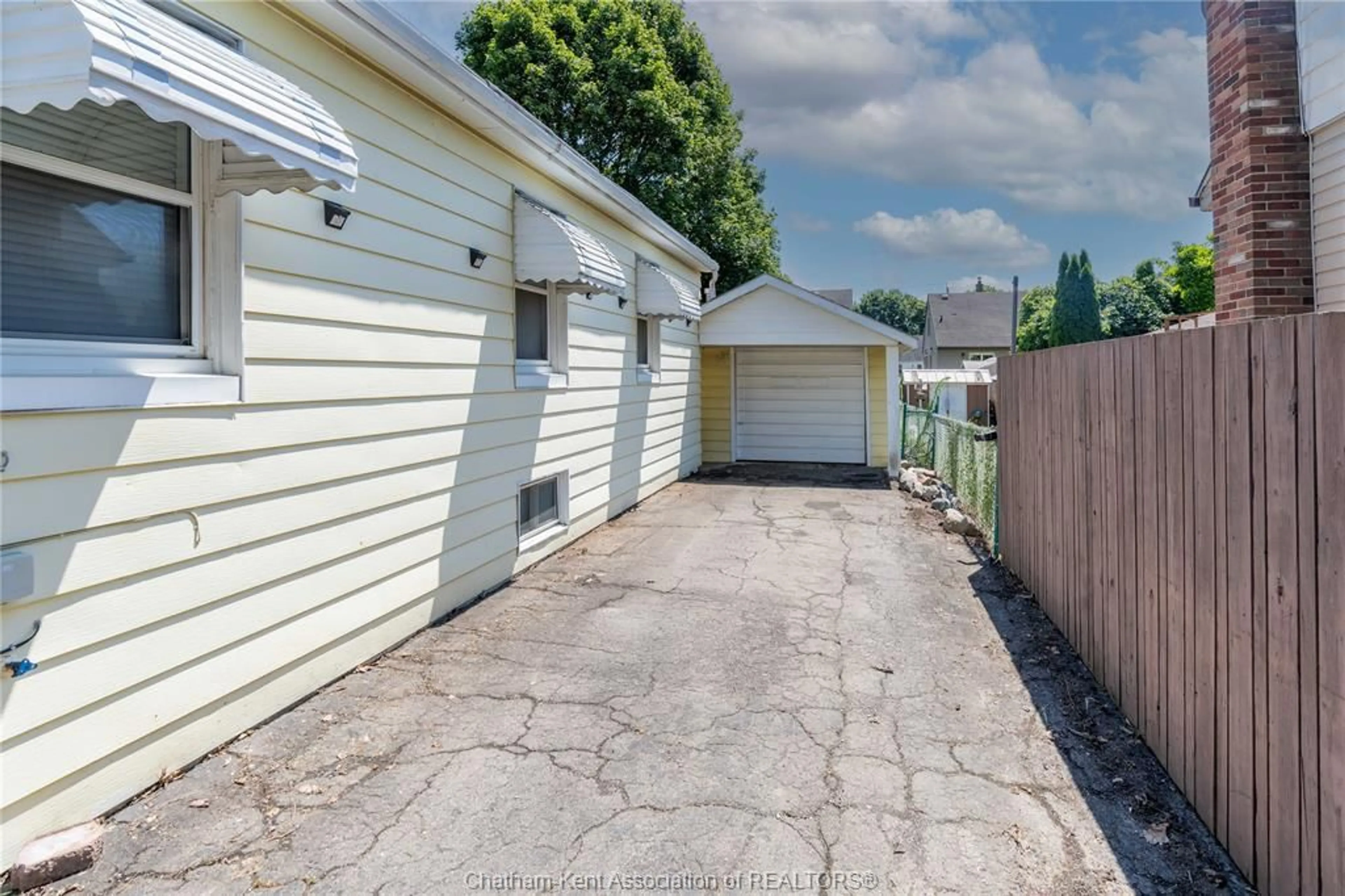 Unknown for 40 Kerr Ave, Chatham Ontario N7M 1B7