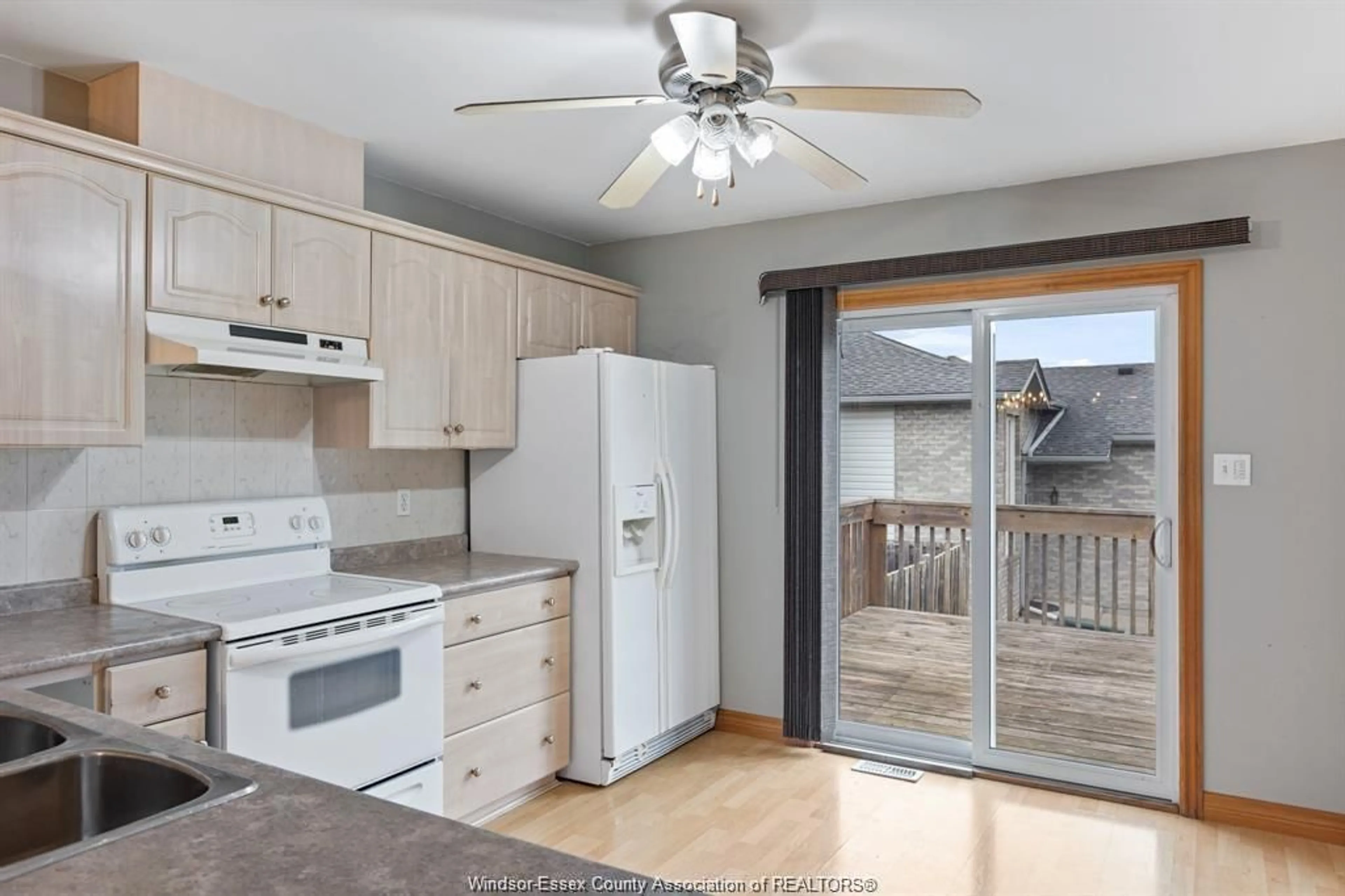 Standard kitchen, wood/laminate floor for 1490 HIGHNOON, Windsor Ontario N9G 3B6