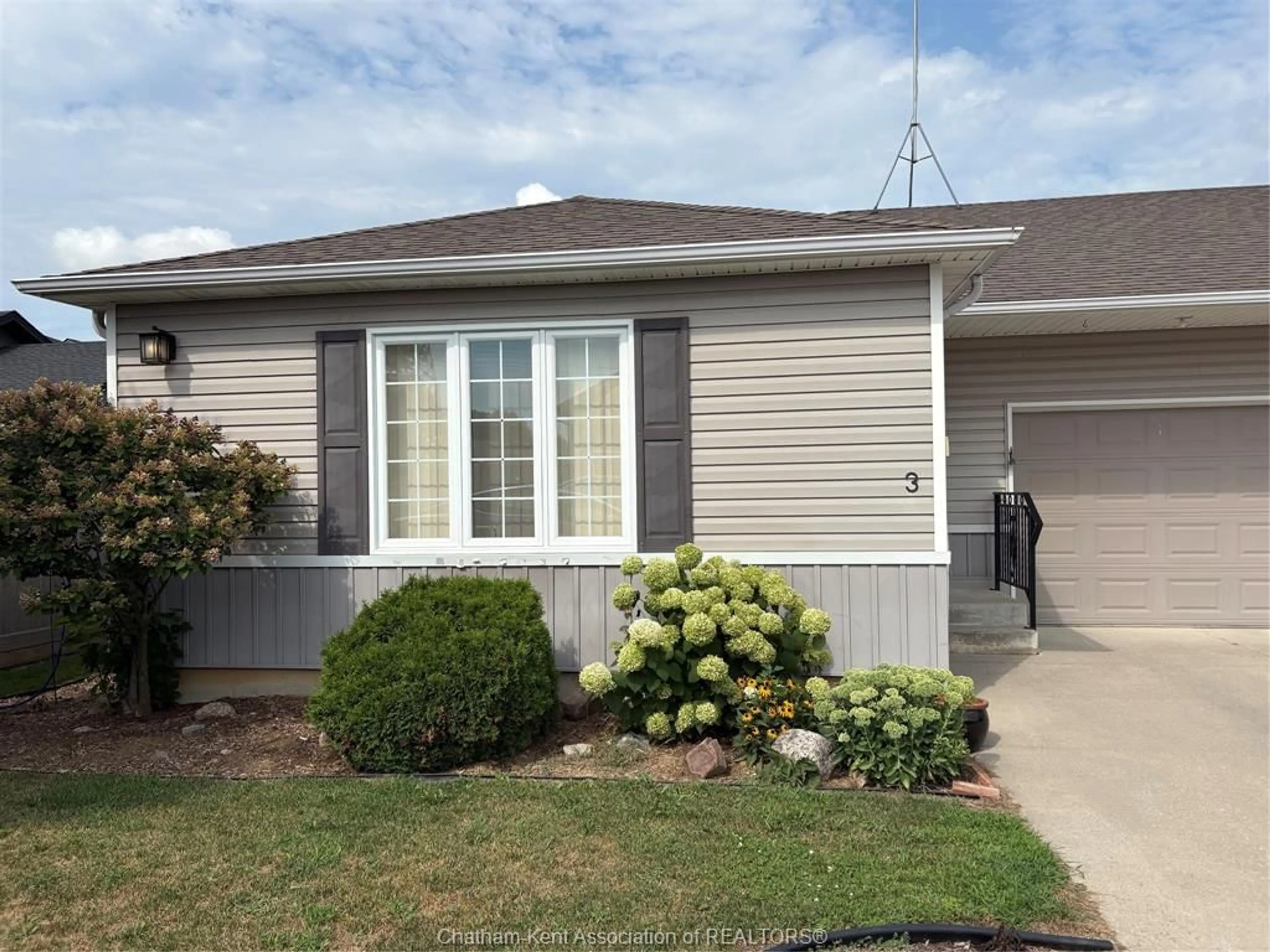Home with vinyl exterior material, street for 3 Schooner Crt, Chatham Ontario N7L 0A1
