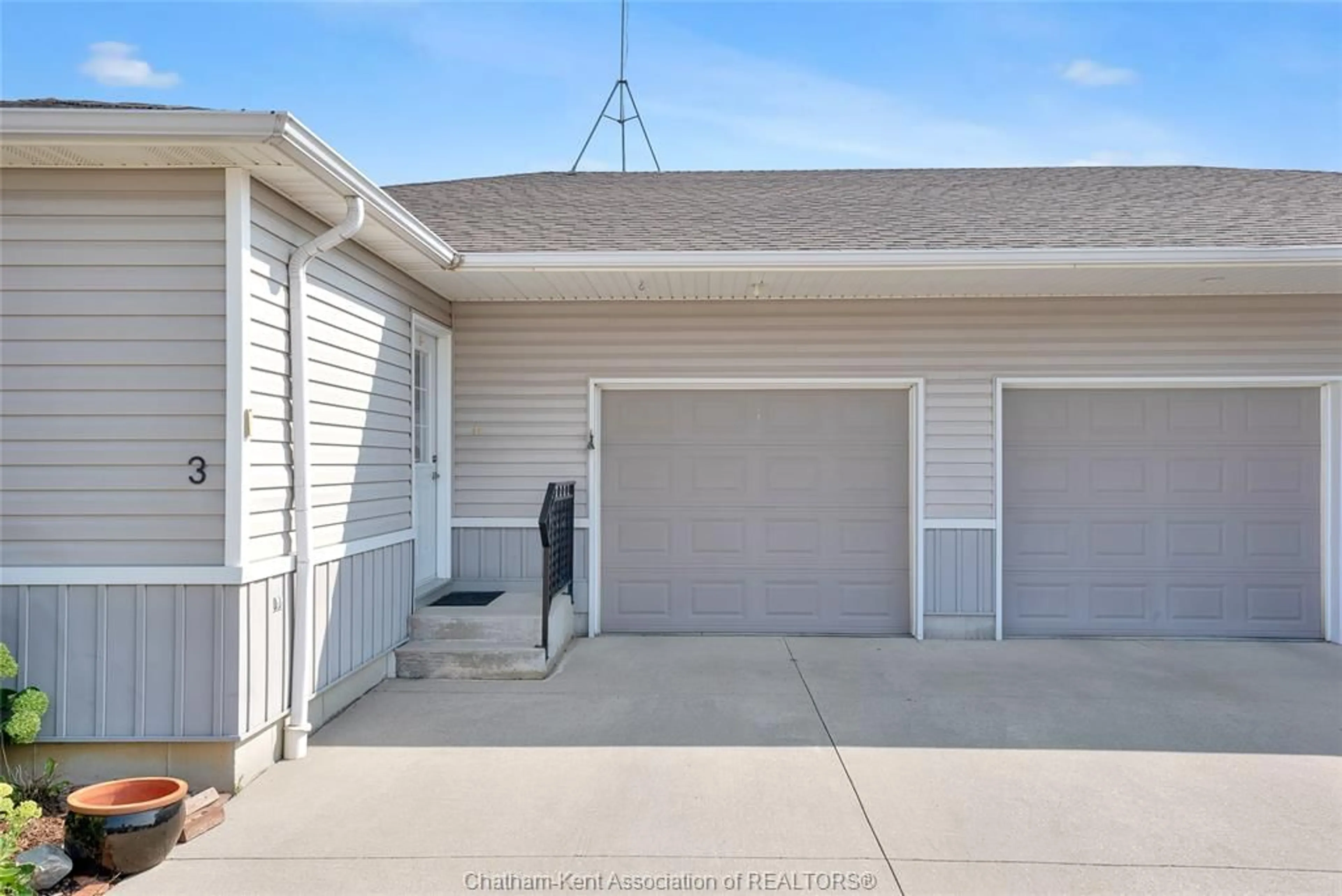 Unknown for 3 Schooner Crt, Chatham Ontario N7L 0A1