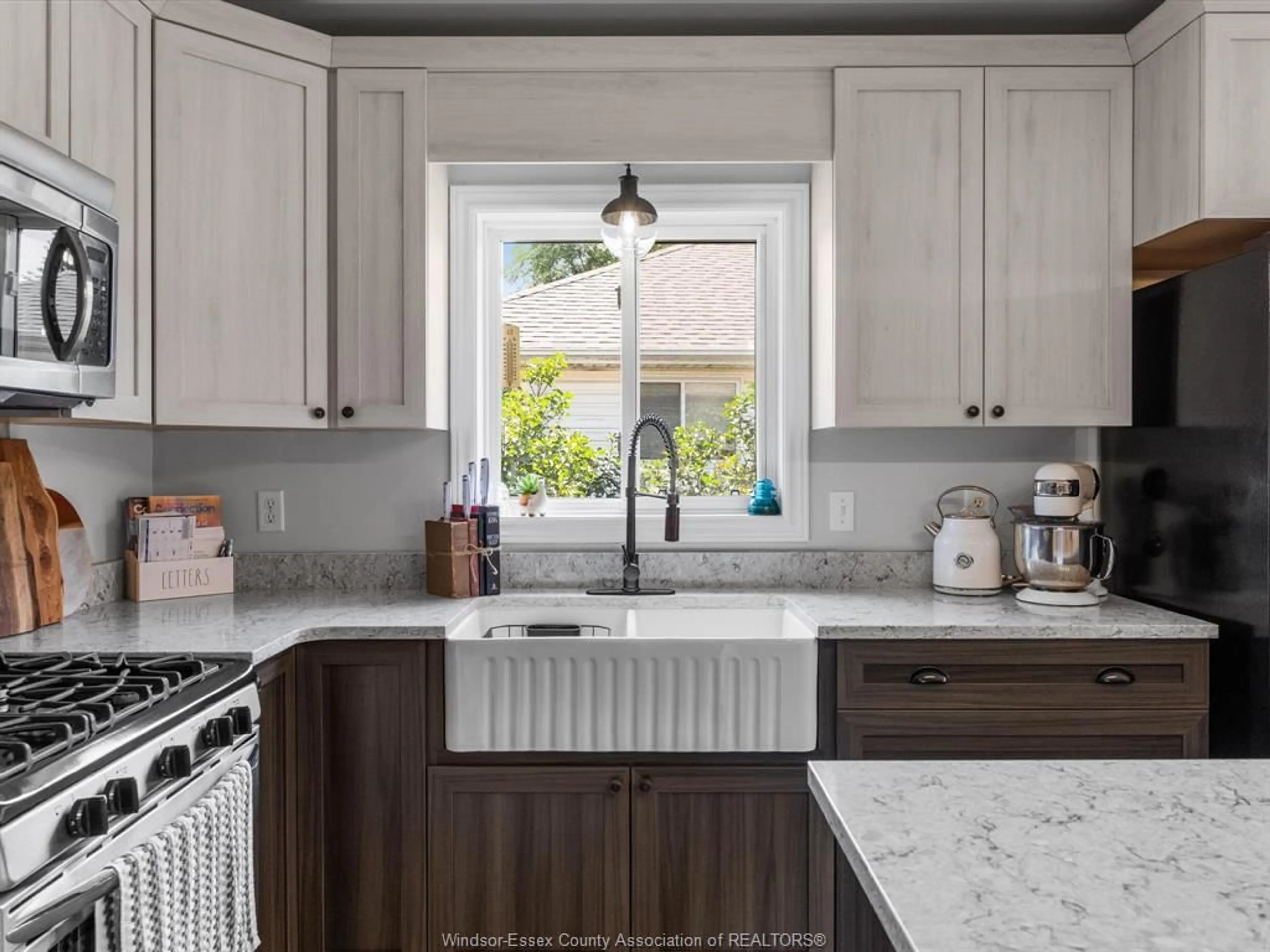 Contemporary kitchen, ceramic/tile floor for 326 MILLBROOK, Kingsville Ontario N9Y 4A5