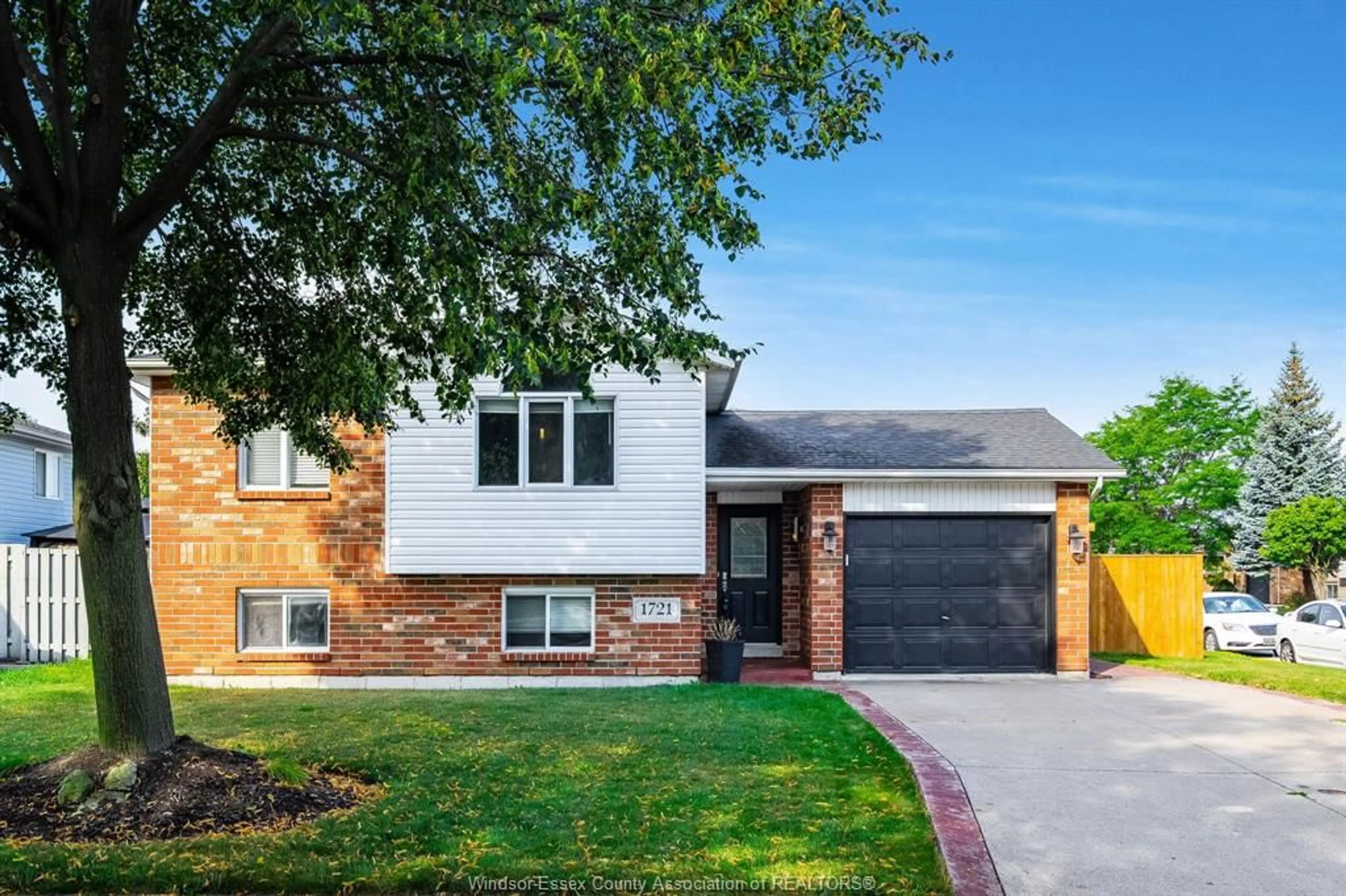 Home with brick exterior material, street for 1721 VICKY Cir, Windsor Ontario N8W 5P6