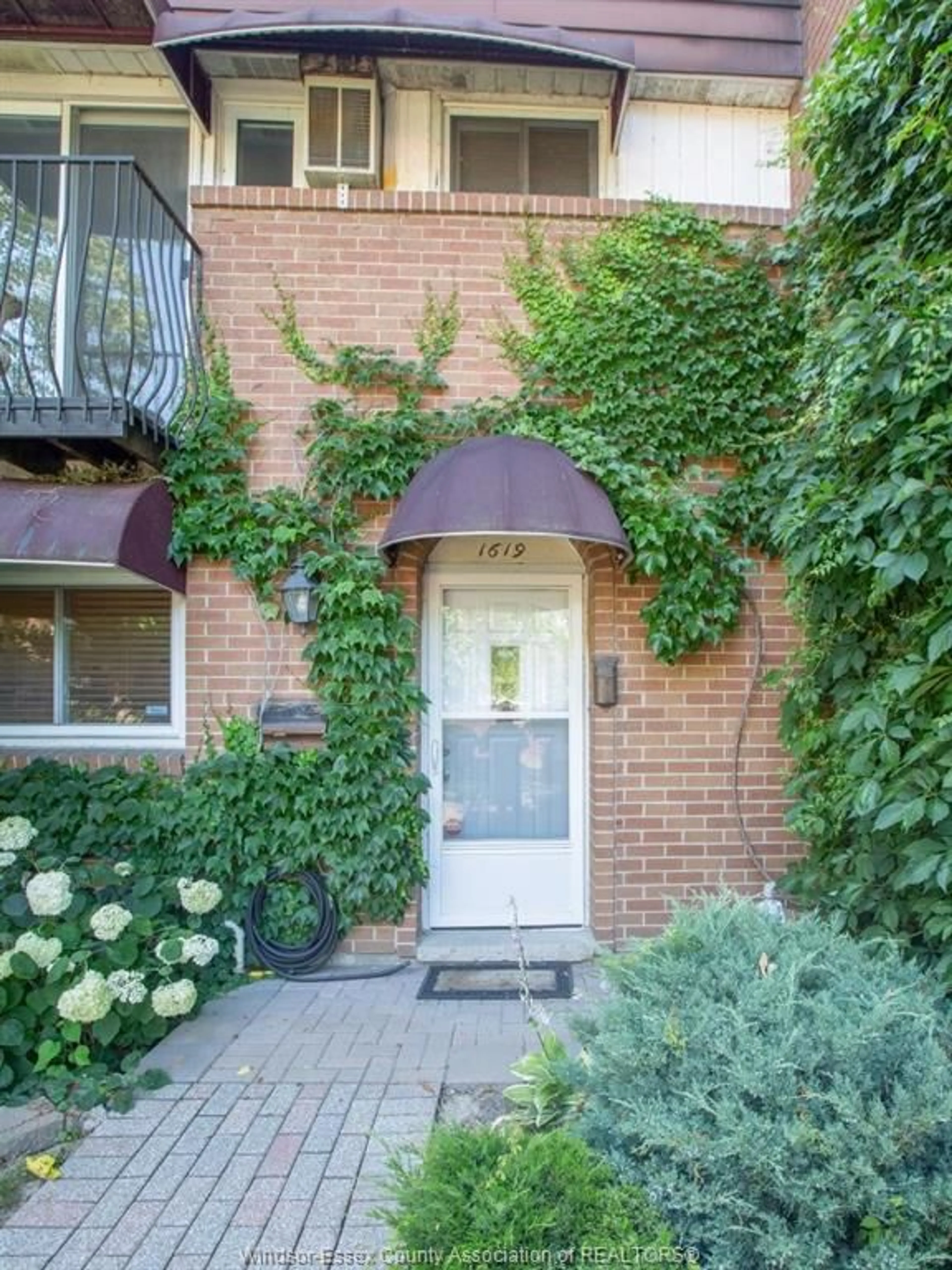 Indoor entryway for 1619 EASTGATE ESTATES #65, Windsor Ontario N8T 2S8