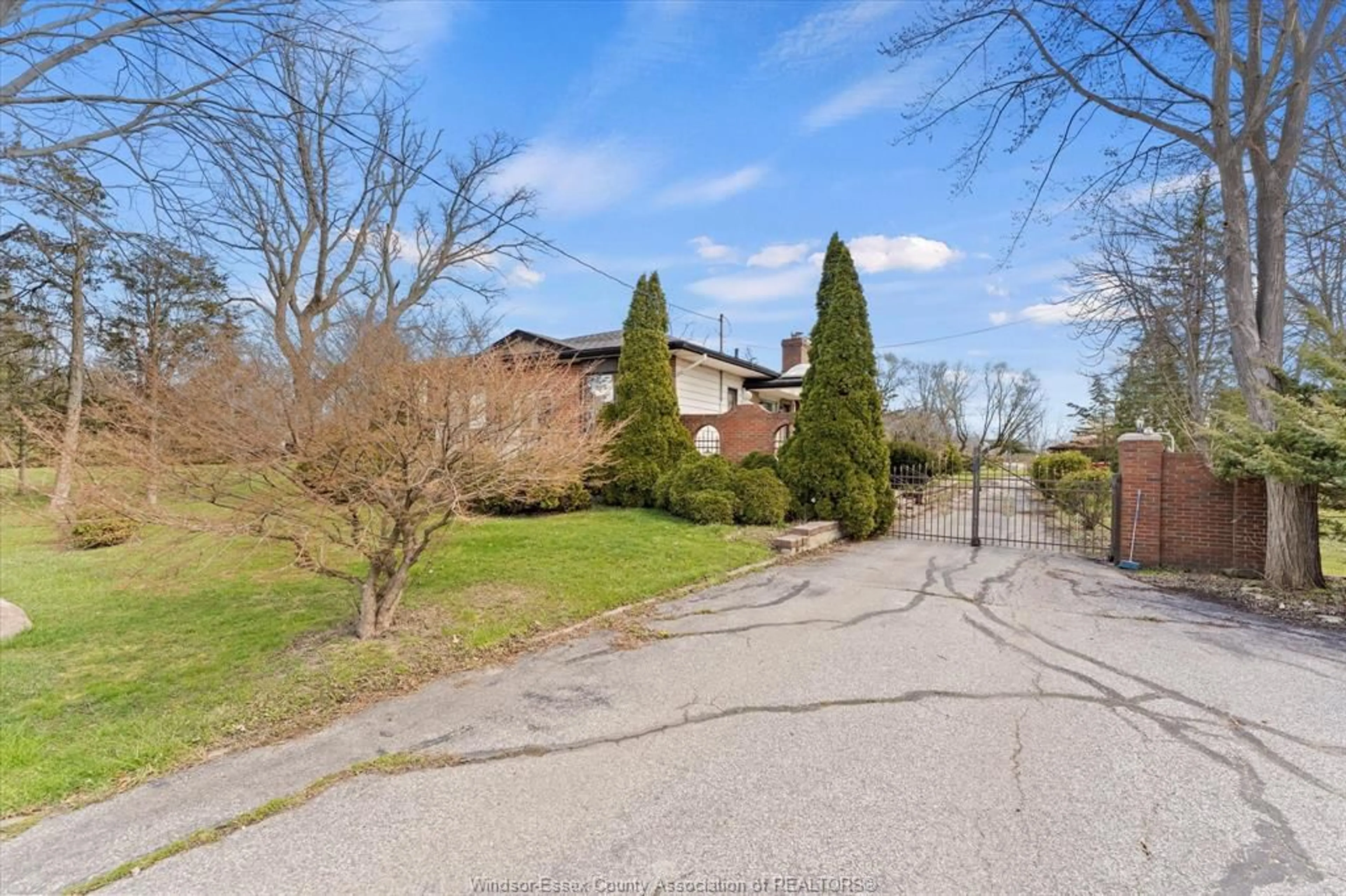 A pic from outside/outdoor area/front of a property/back of a property/a pic from drone, street for 8550 DISPUTED Rd, LaSalle Ontario N9A 6Z6