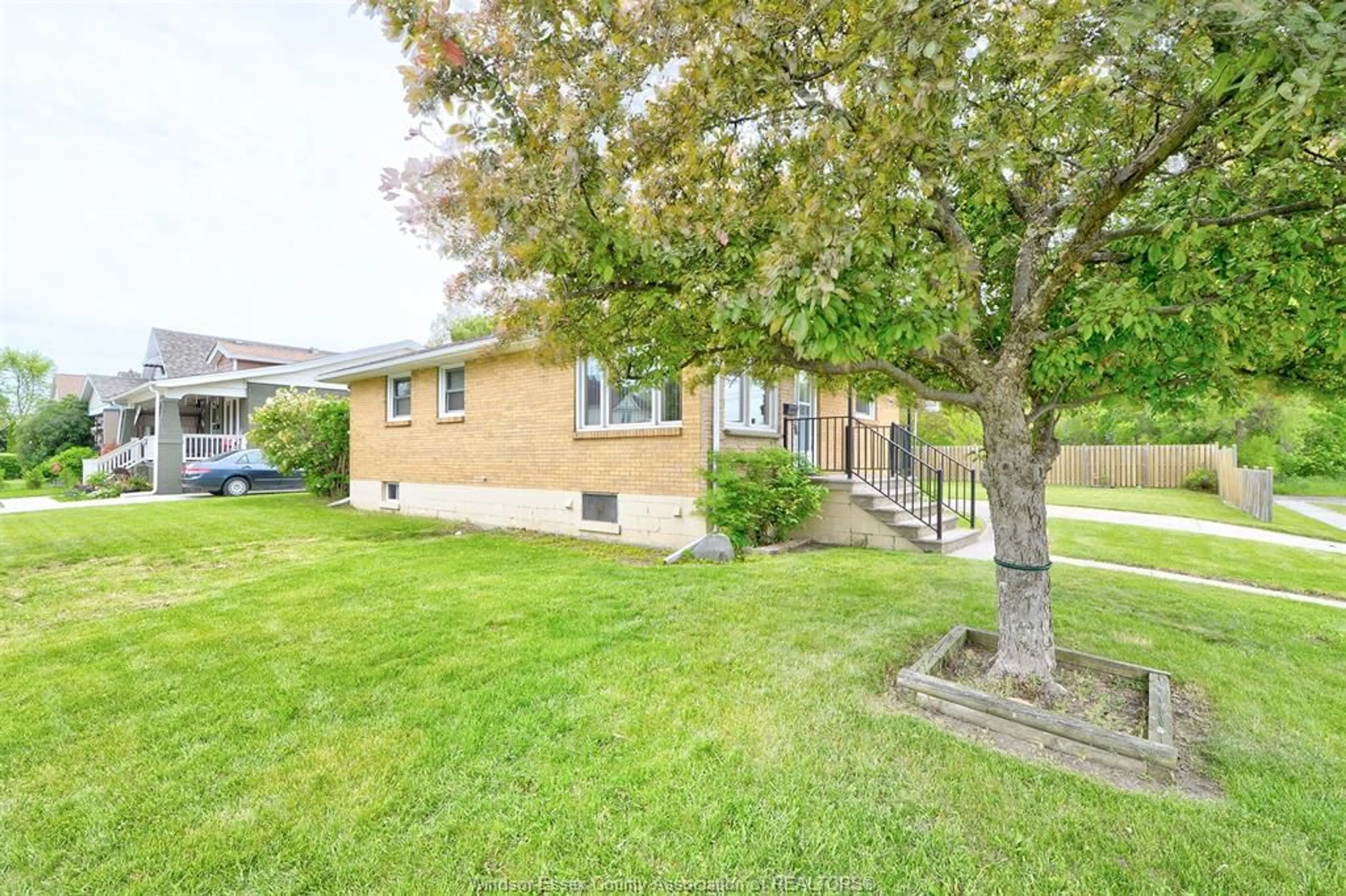 Unknown for 615 GILES, Windsor Ontario N9A 6H9