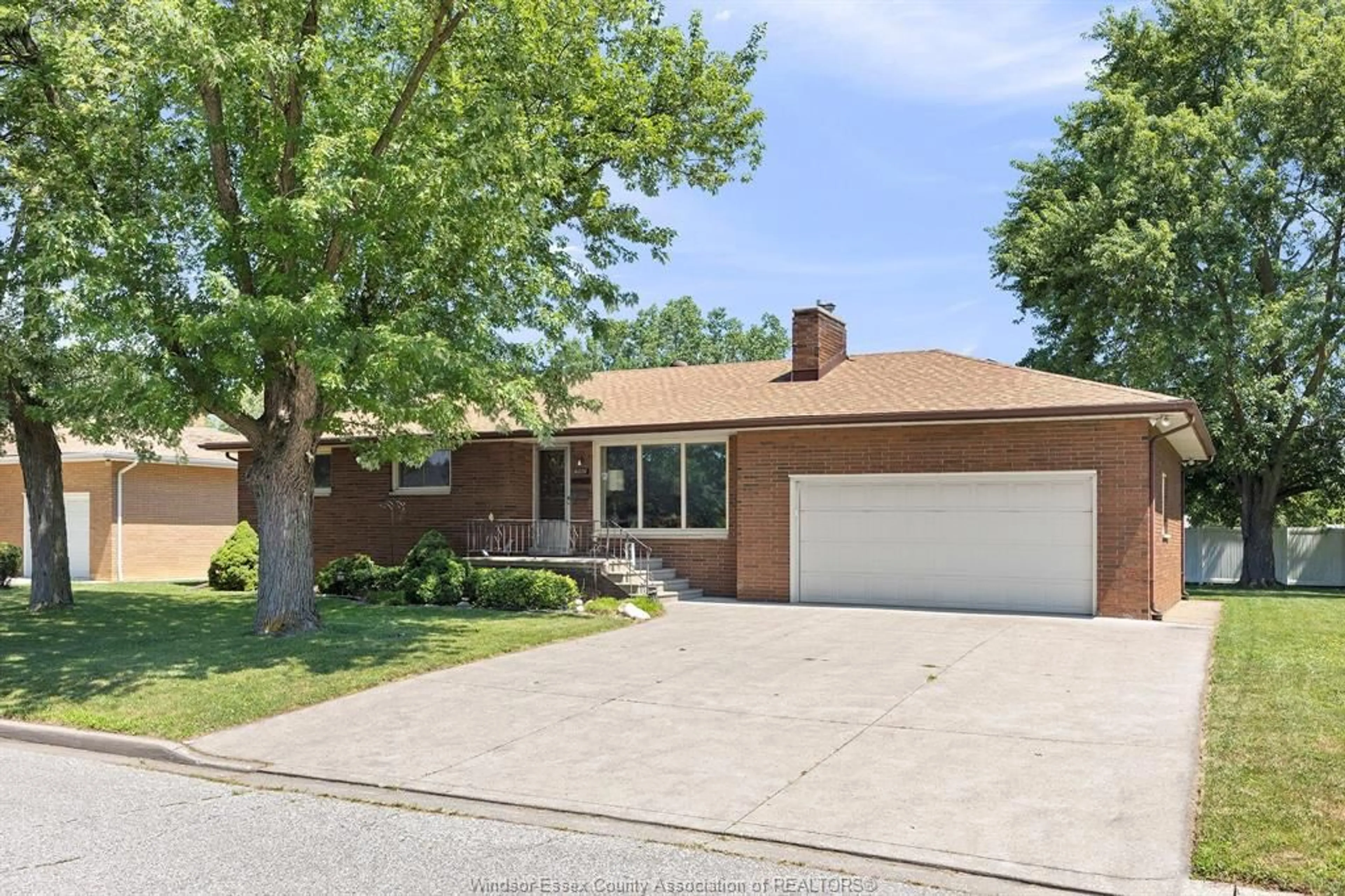 Home with brick exterior material, street for 2992 BYNG Rd, Windsor Ontario N8W 3G7