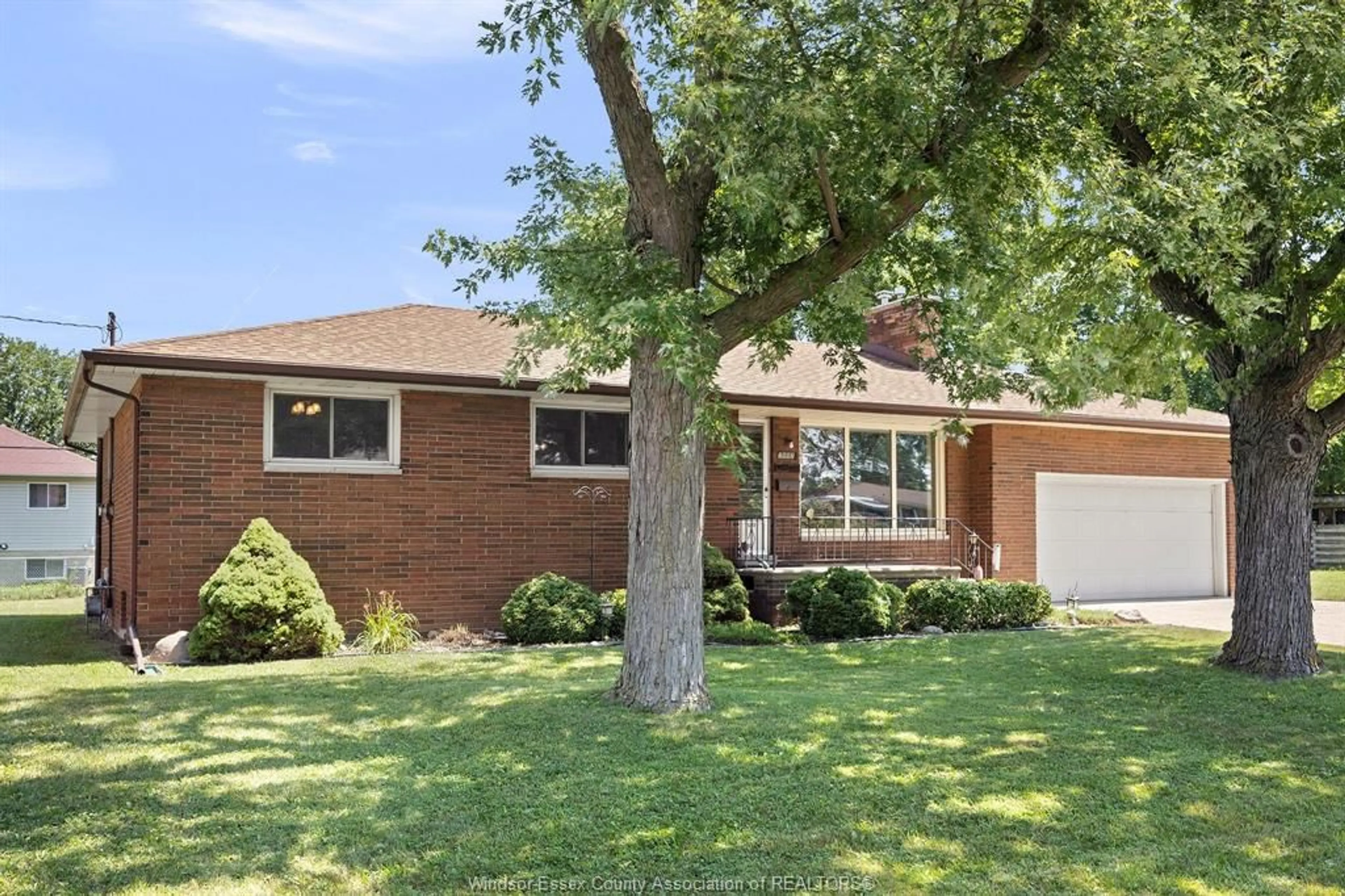 Home with brick exterior material, street for 2992 BYNG Rd, Windsor Ontario N8W 3G7