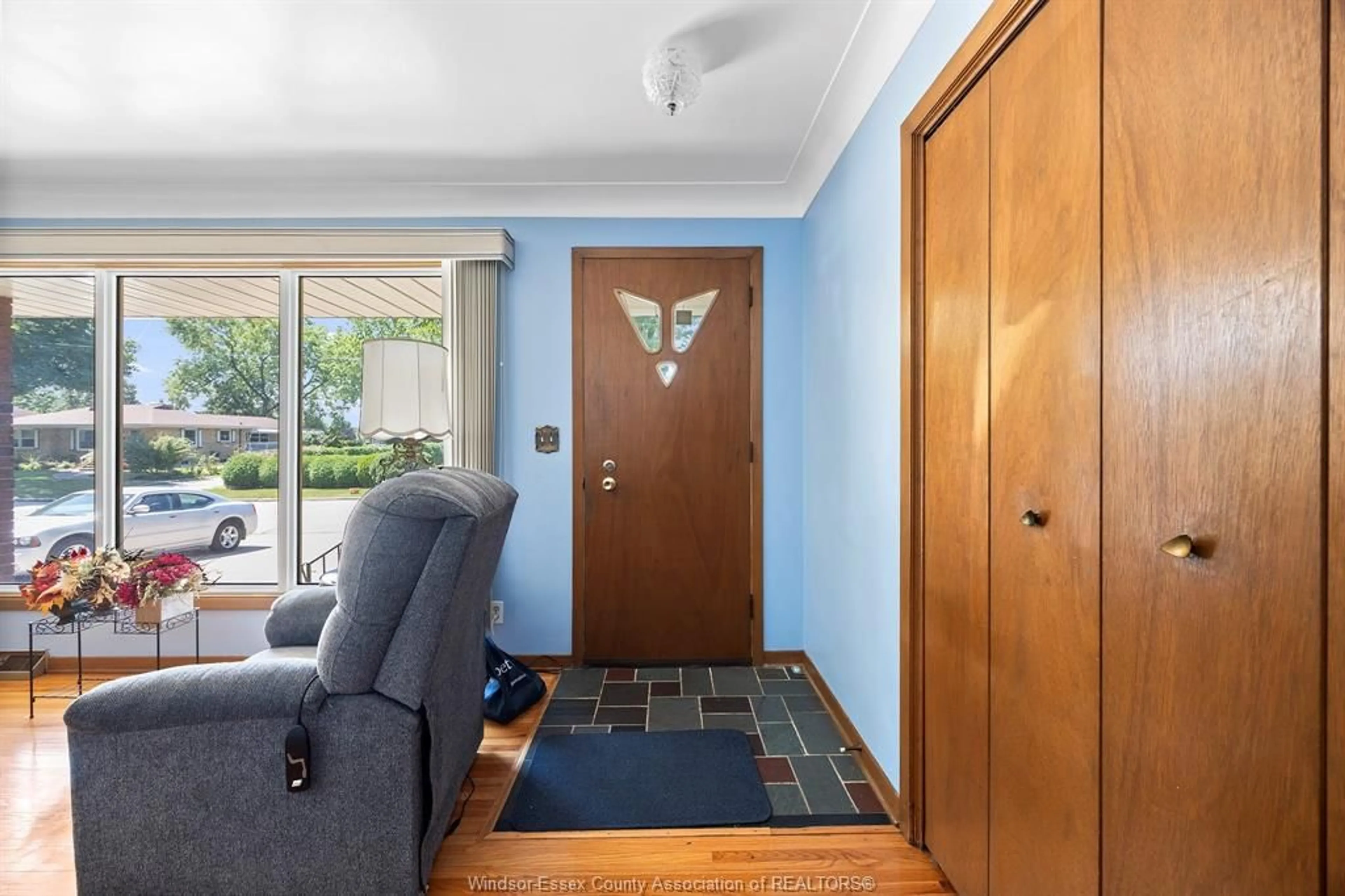 Indoor entryway for 2992 BYNG Rd, Windsor Ontario N8W 3G7