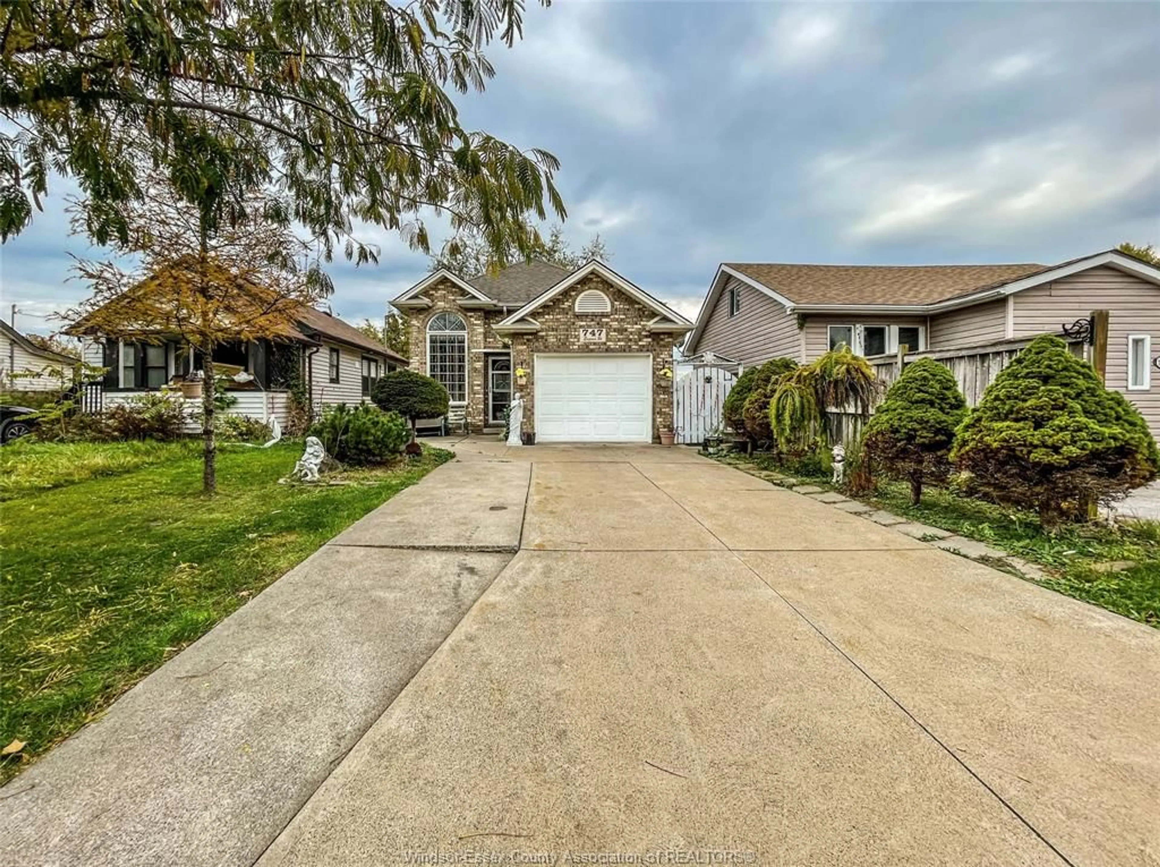 Unknown for 747 EUGENIE, Windsor Ontario N8X 2Y6