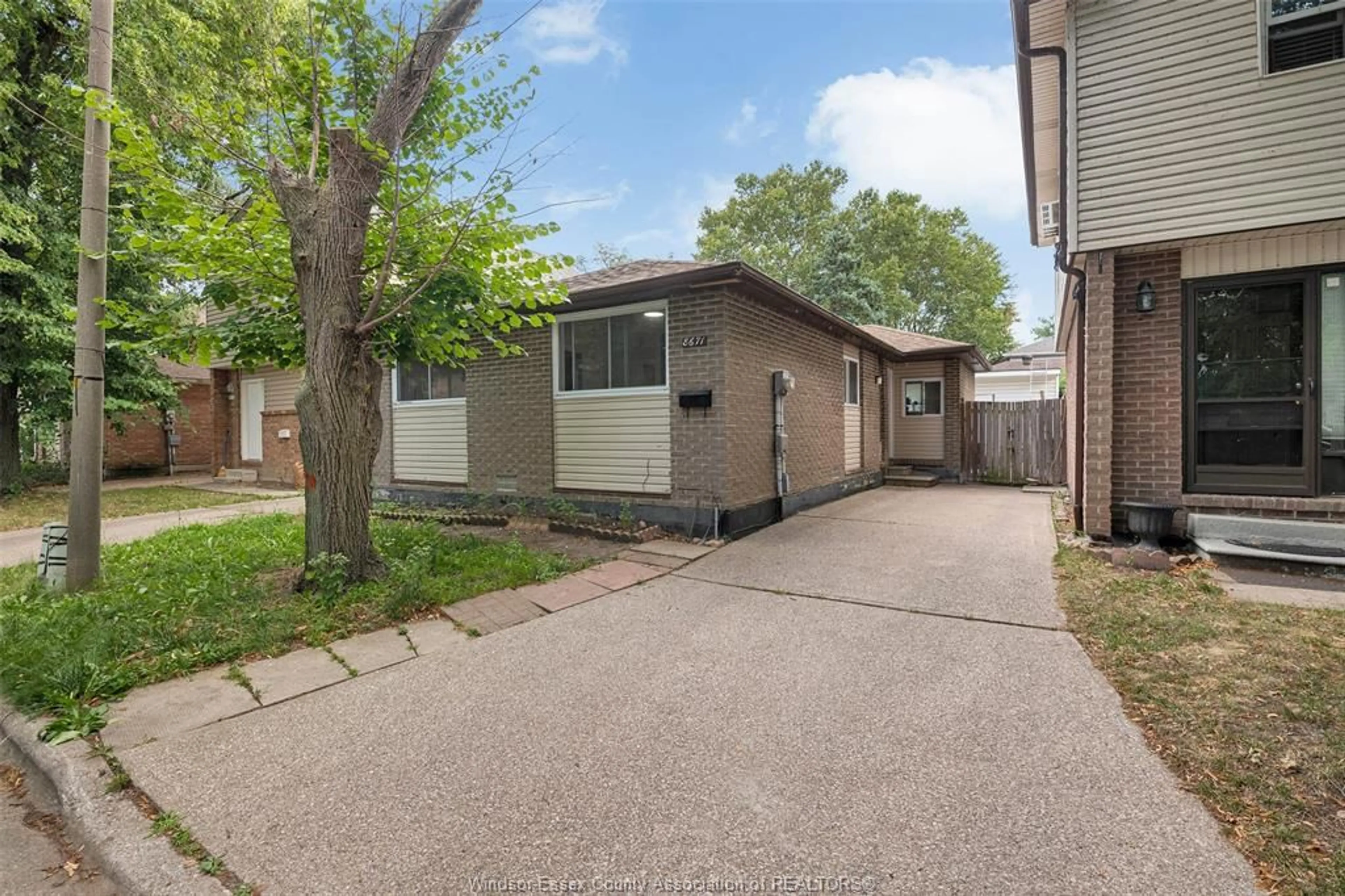 A pic from outside/outdoor area/front of a property/back of a property/a pic from drone, street for 8671 DARLINGTON Cres, Windsor Ontario N8S 4M5