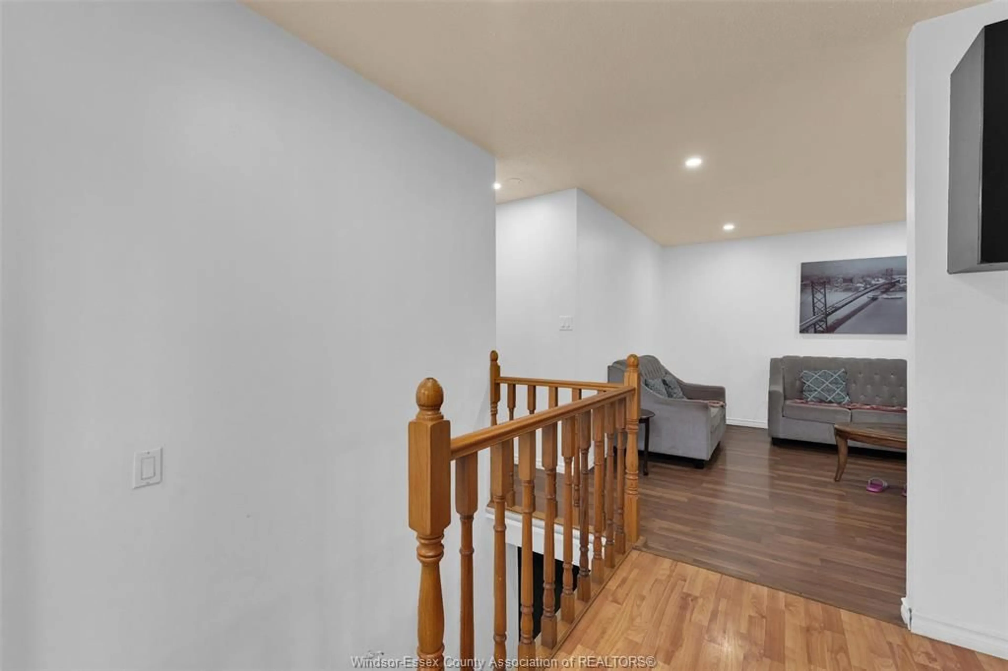 Unknown for 8671 DARLINGTON Cres, Windsor Ontario N8S 4M5