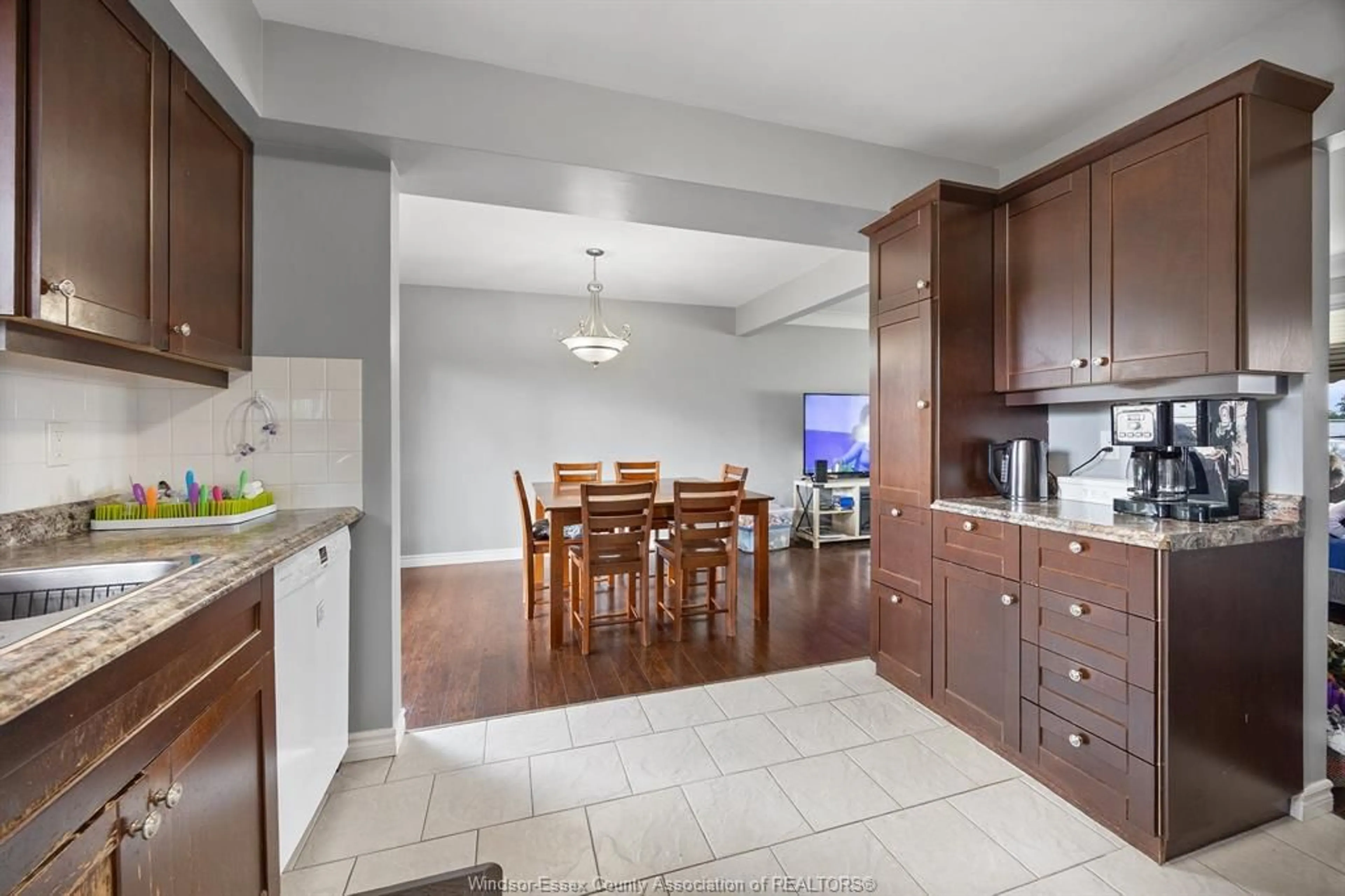 Open concept kitchen, unknown for 399 ST PETER St, Lakeshore Ontario N8L 0N3