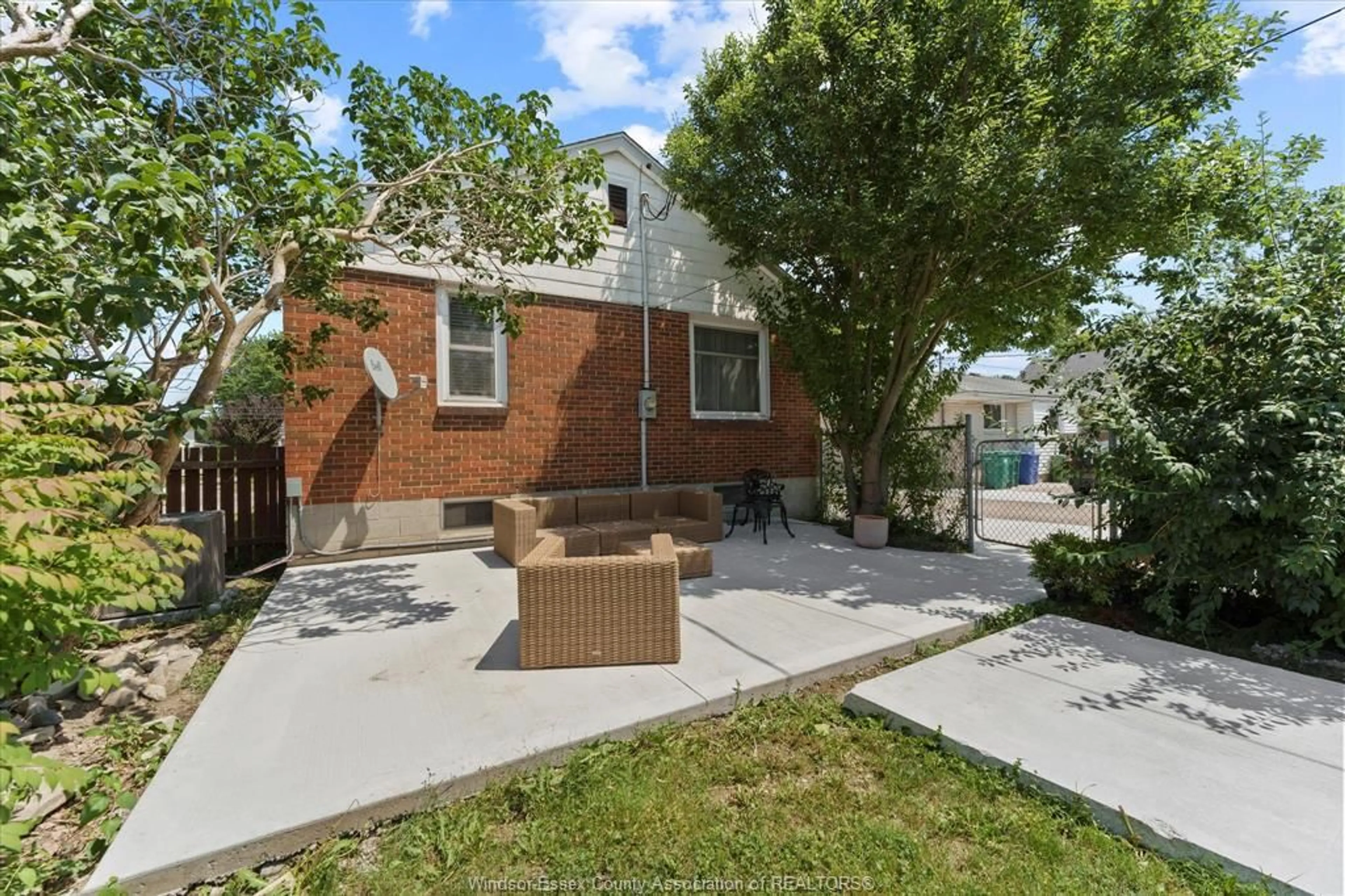 A pic from outside/outdoor area/front of a property/back of a property/a pic from drone, street for 379 LAUZON Rd, Windsor Ontario N8S 3M1