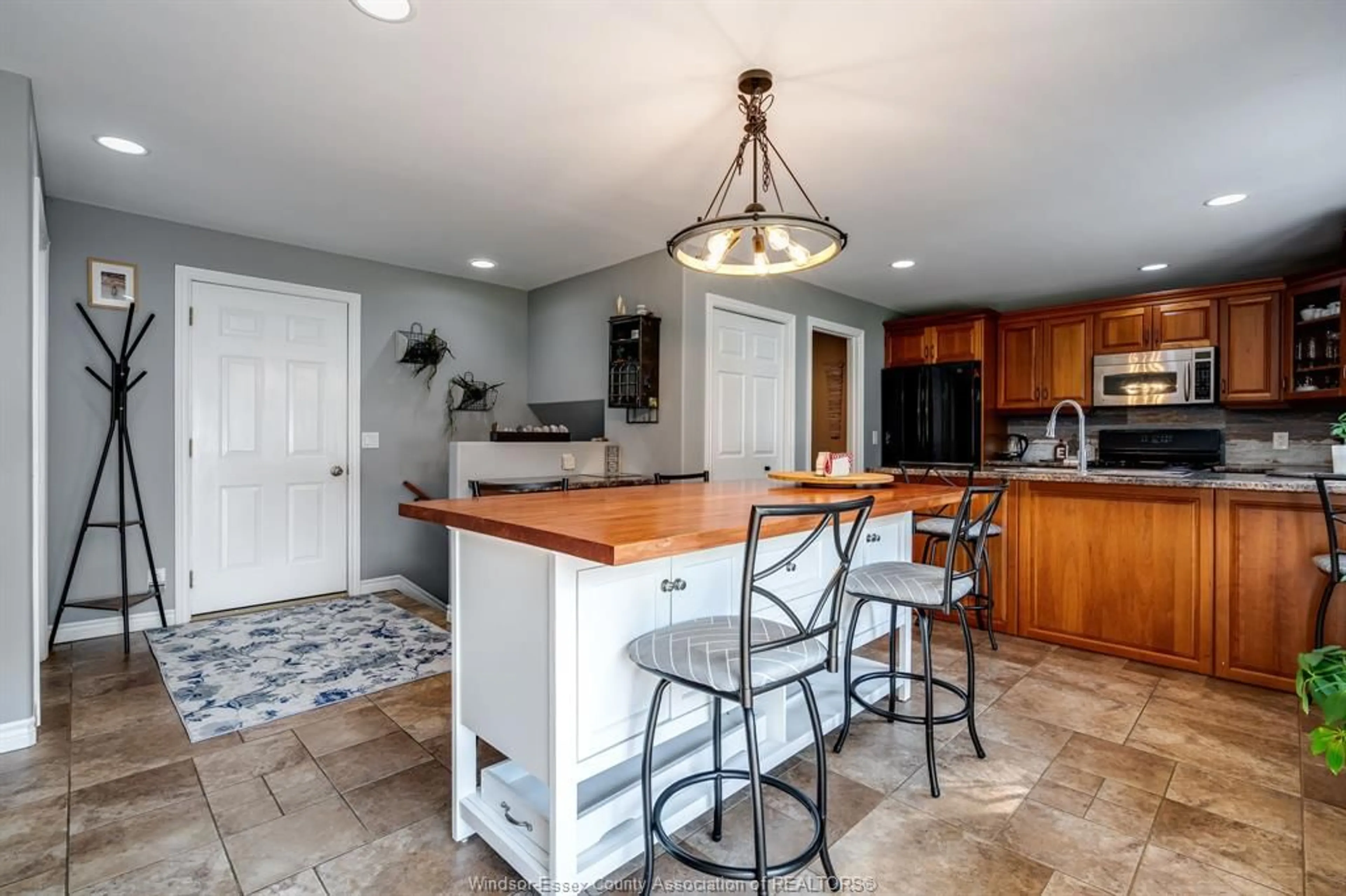 Open concept kitchen, ceramic/tile floor for 4558 TALBOT TRAIL, Merlin Ontario N0P 1W0