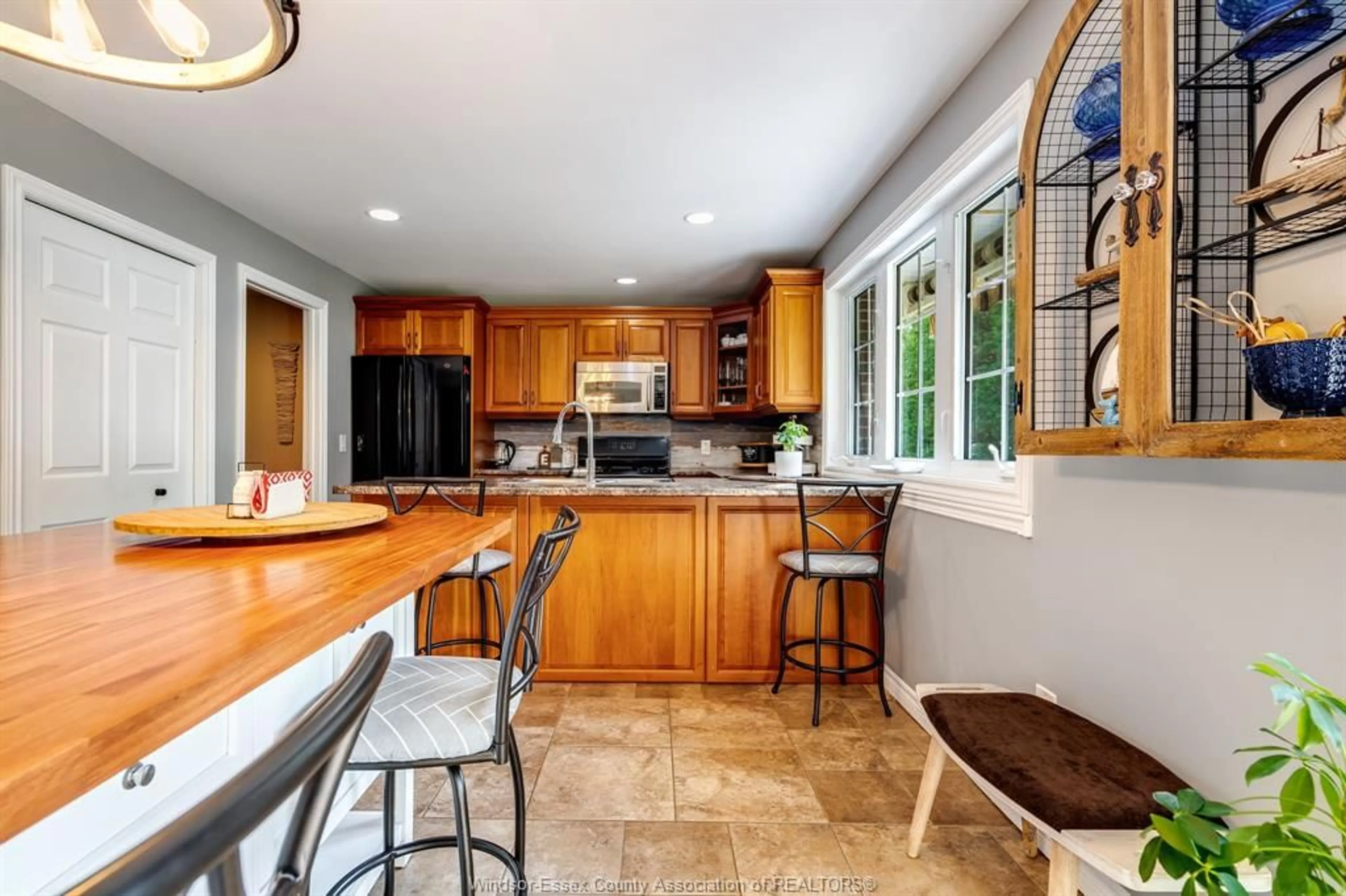 Open concept kitchen, ceramic/tile floor for 4558 TALBOT TRAIL, Merlin Ontario N0P 1W0