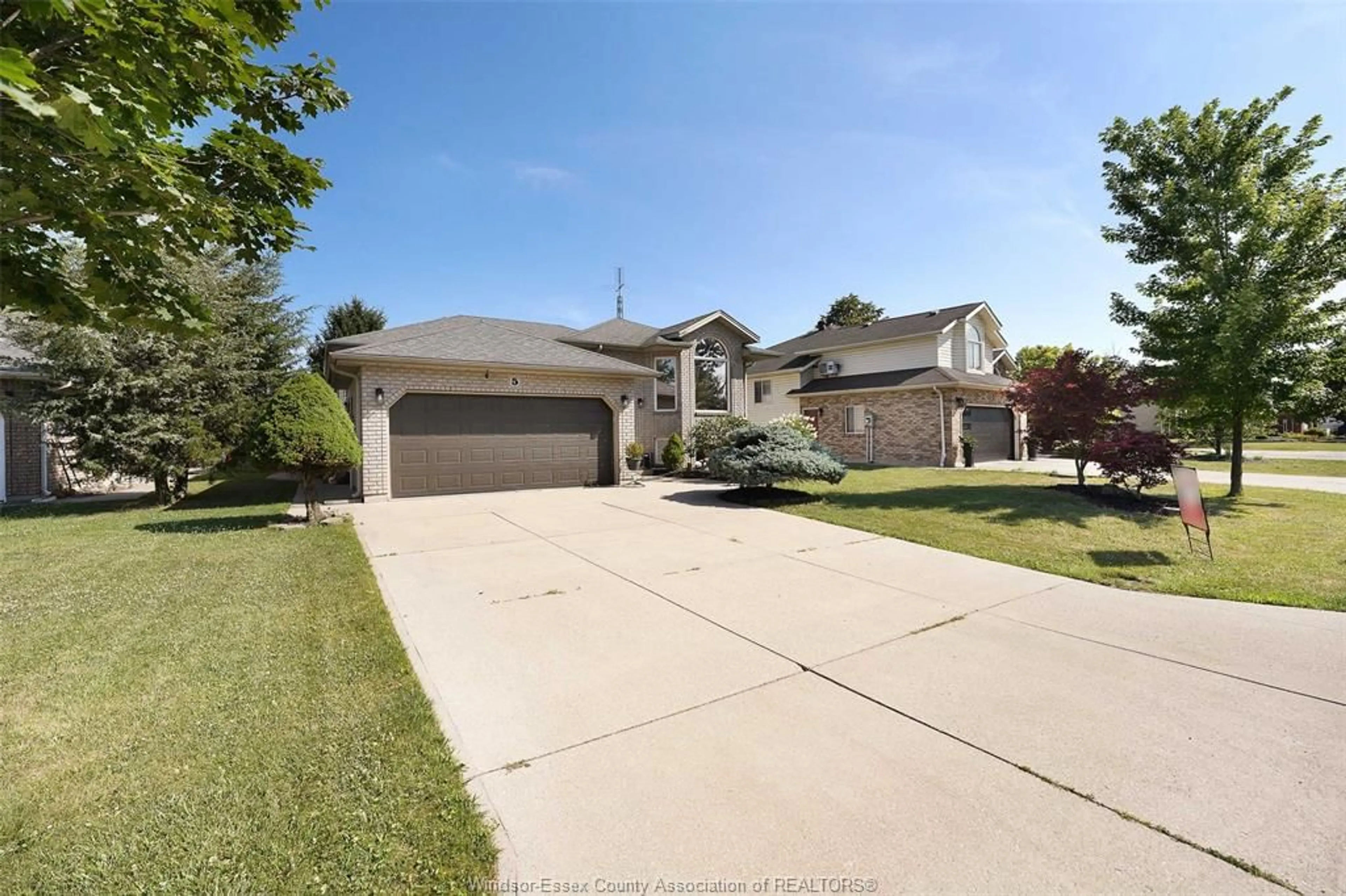 A pic from outside/outdoor area/front of a property/back of a property/a pic from drone, street for 5 DIANE D St, Cottam Ontario N0R 1B0