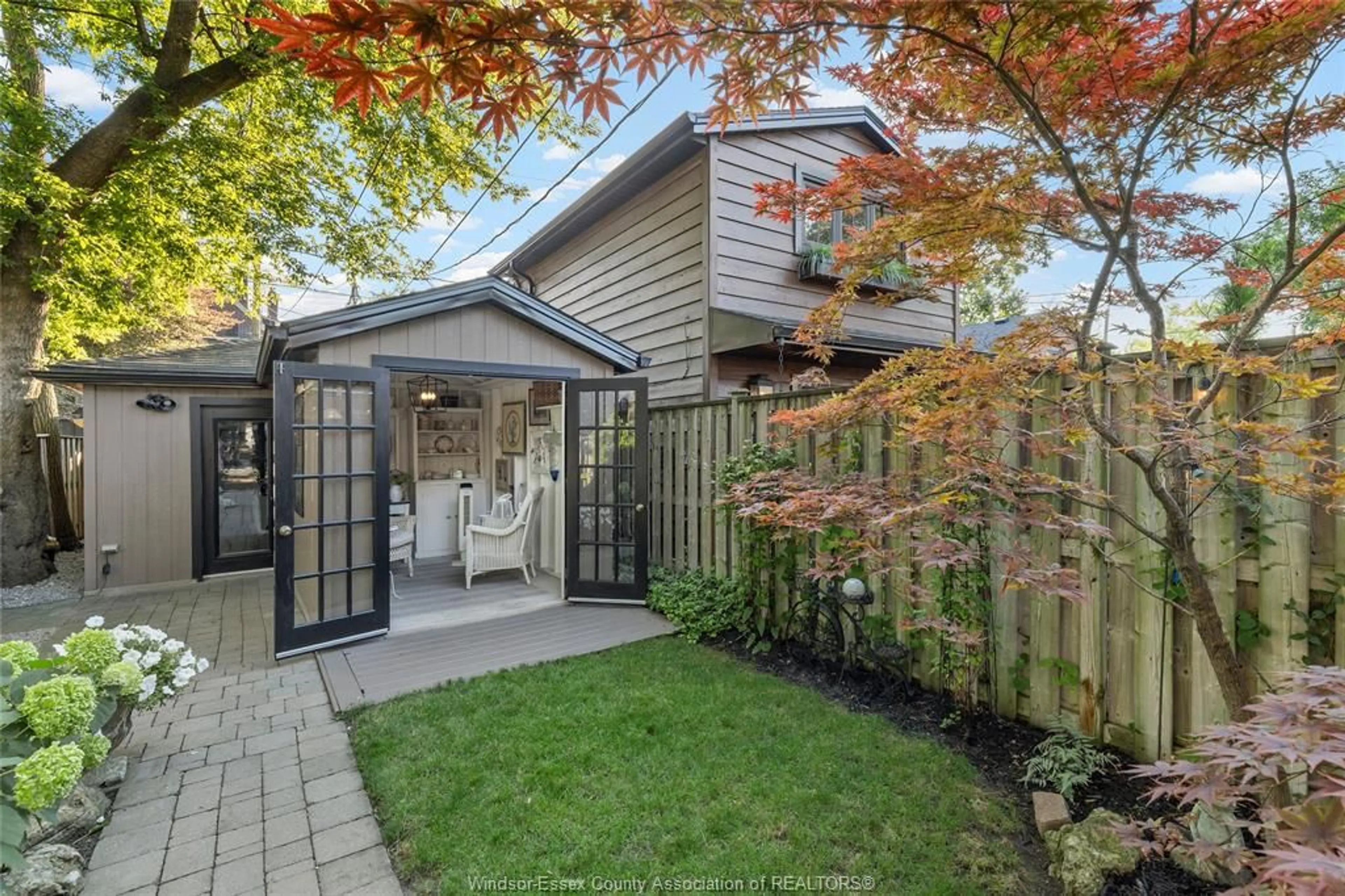 Patio, street for 879 MONMOUTH, Windsor Ontario N8Y 3L5