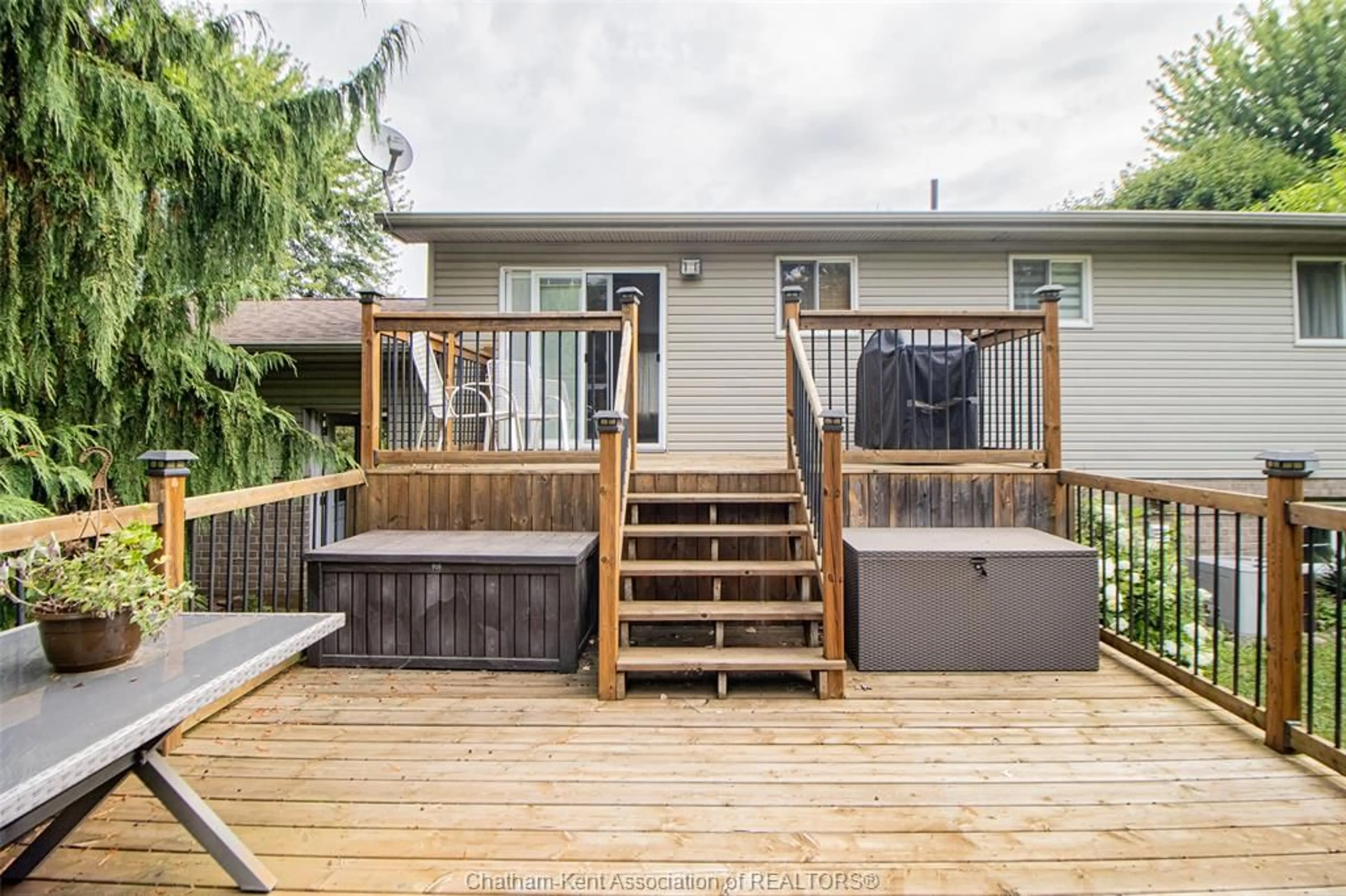 Patio, street for 749 MAIN St, Bothwell Ontario N0P 1C0