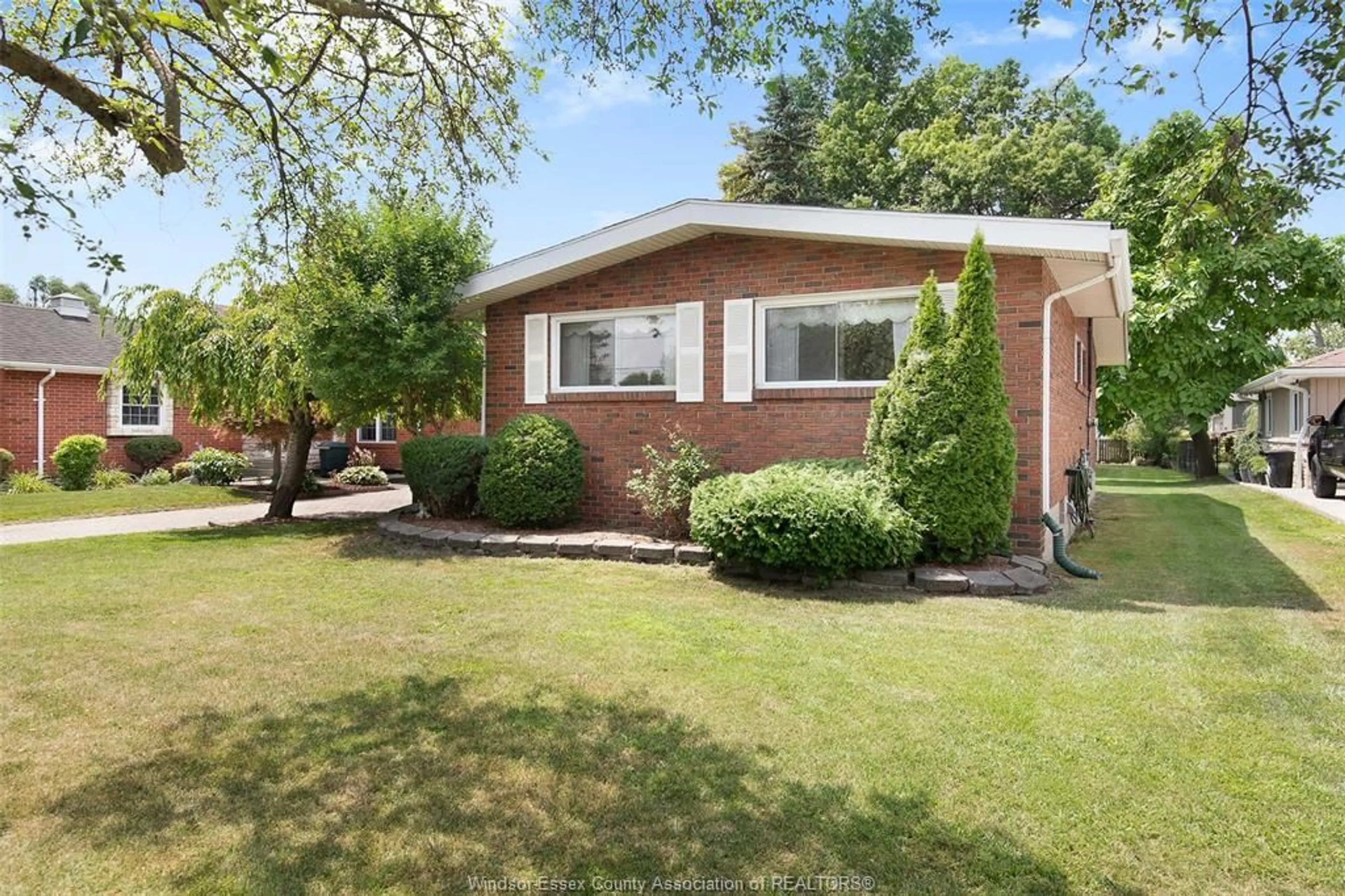 Home with brick exterior material, street for 841 Lacasse, Tecumseh Ontario N8N 2C3