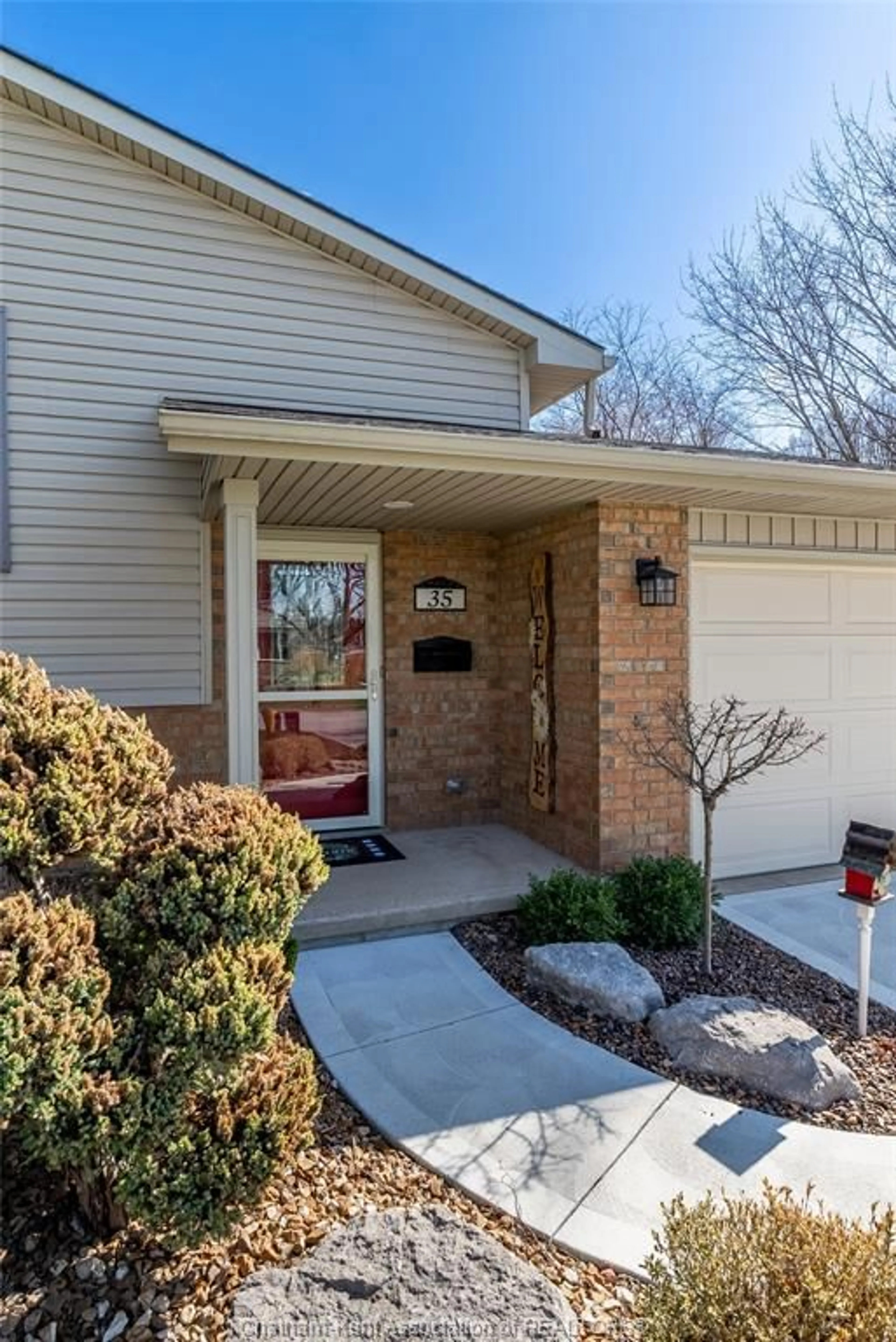 Home with brick exterior material, street for 35 Monarch Dr, Chatham Ontario N7L 5G6