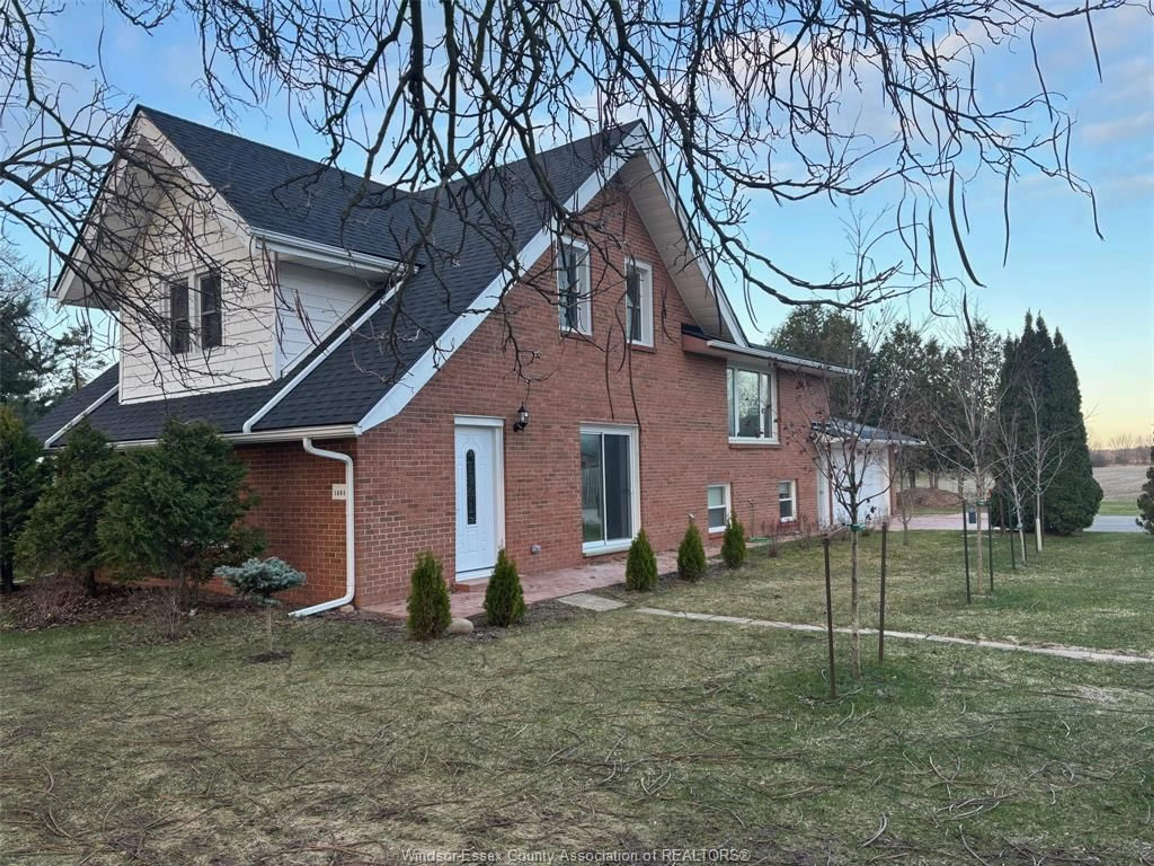 Home with brick exterior material, street for 1695 DIVISION Rd, Kingsville Ontario N9Y 2Y9