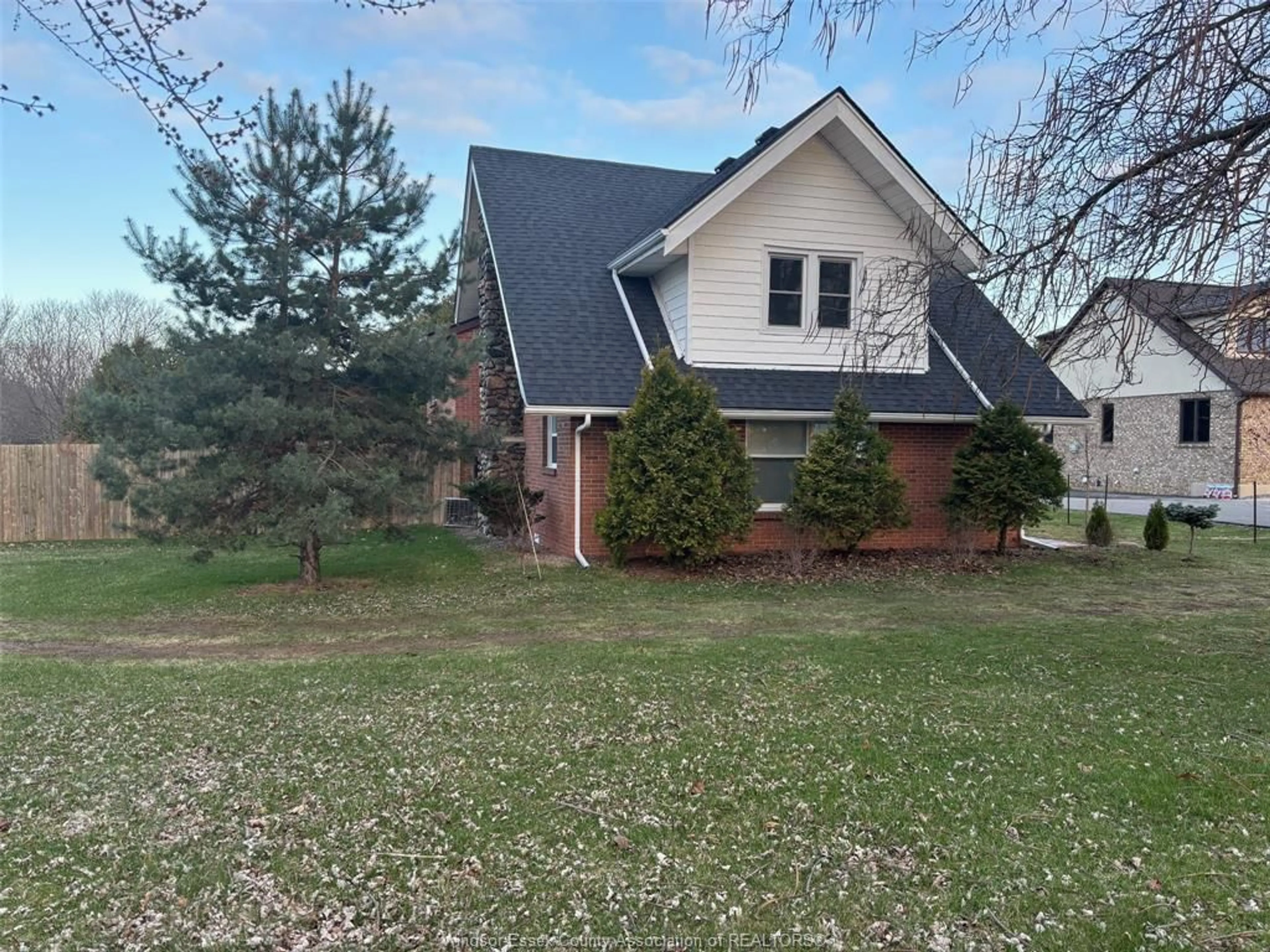 A pic from outside/outdoor area/front of a property/back of a property/a pic from drone, street for 1695 DIVISION Rd, Kingsville Ontario N9Y 2Y9