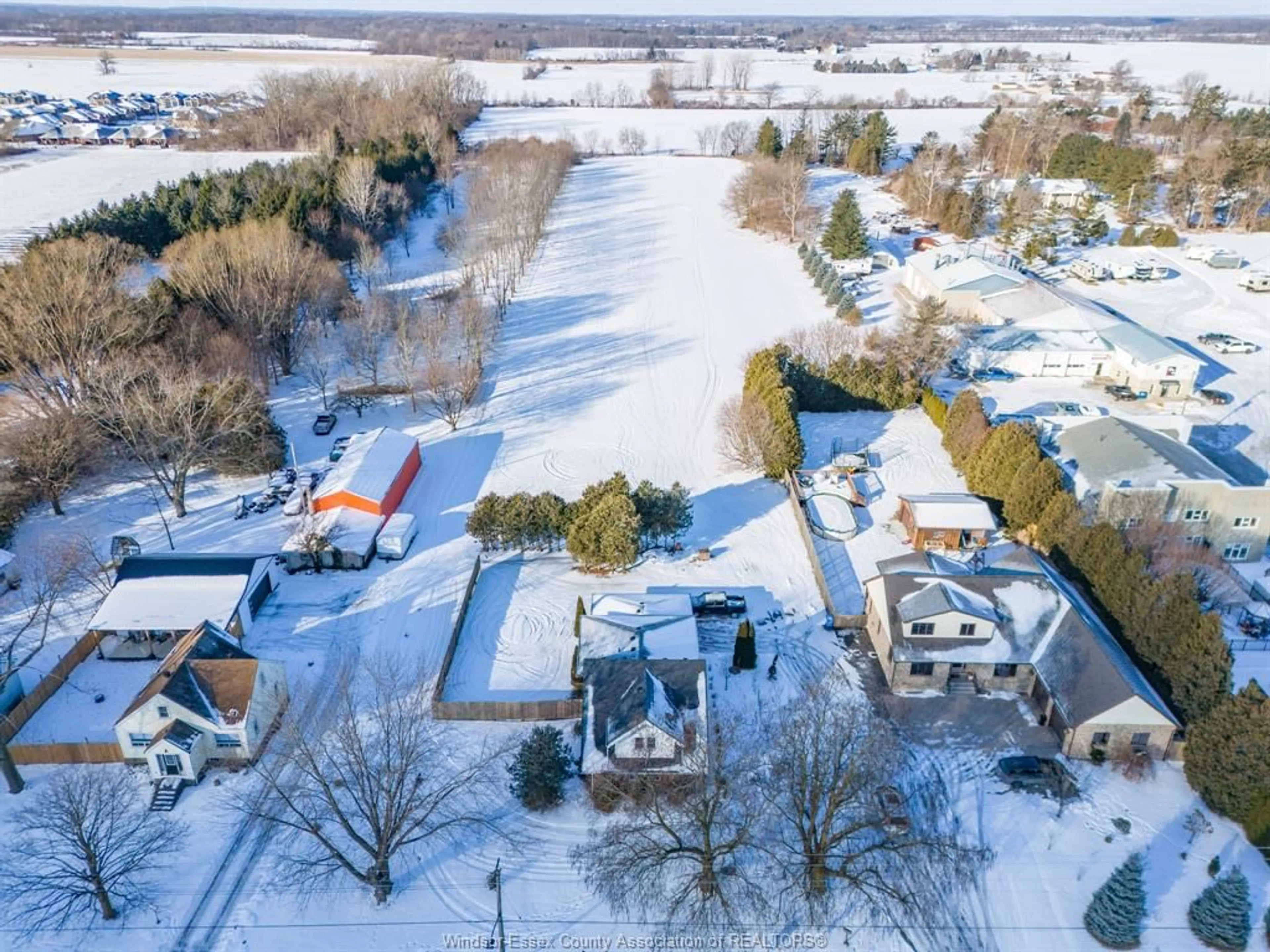 A pic from outside/outdoor area/front of a property/back of a property/a pic from drone, street for 1695 DIVISION Rd, Kingsville Ontario N9Y 2Y9
