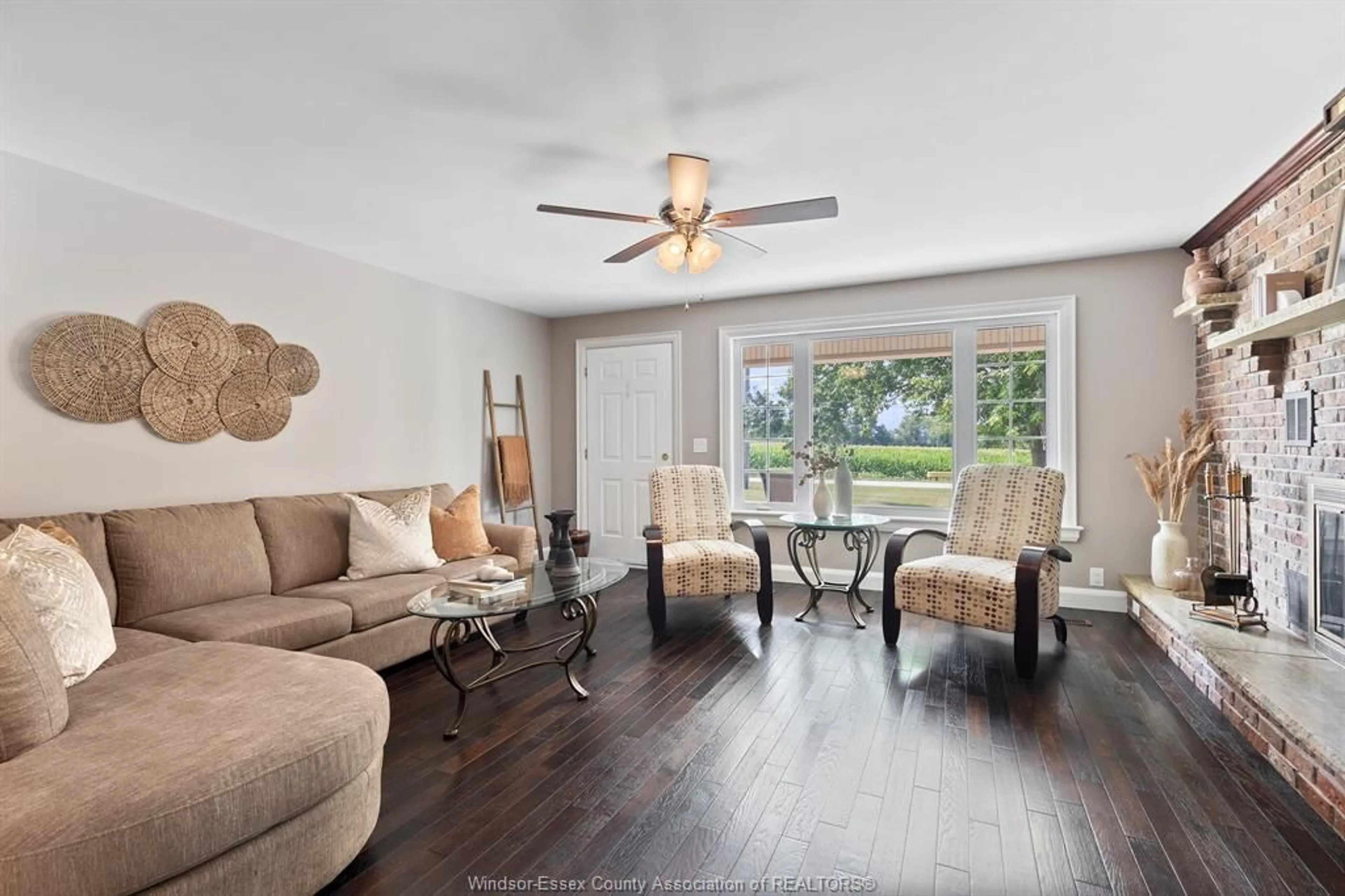 Living room with furniture, wood/laminate floor for 5070 TEXAS, Amherstburg Ontario N9V 0L8