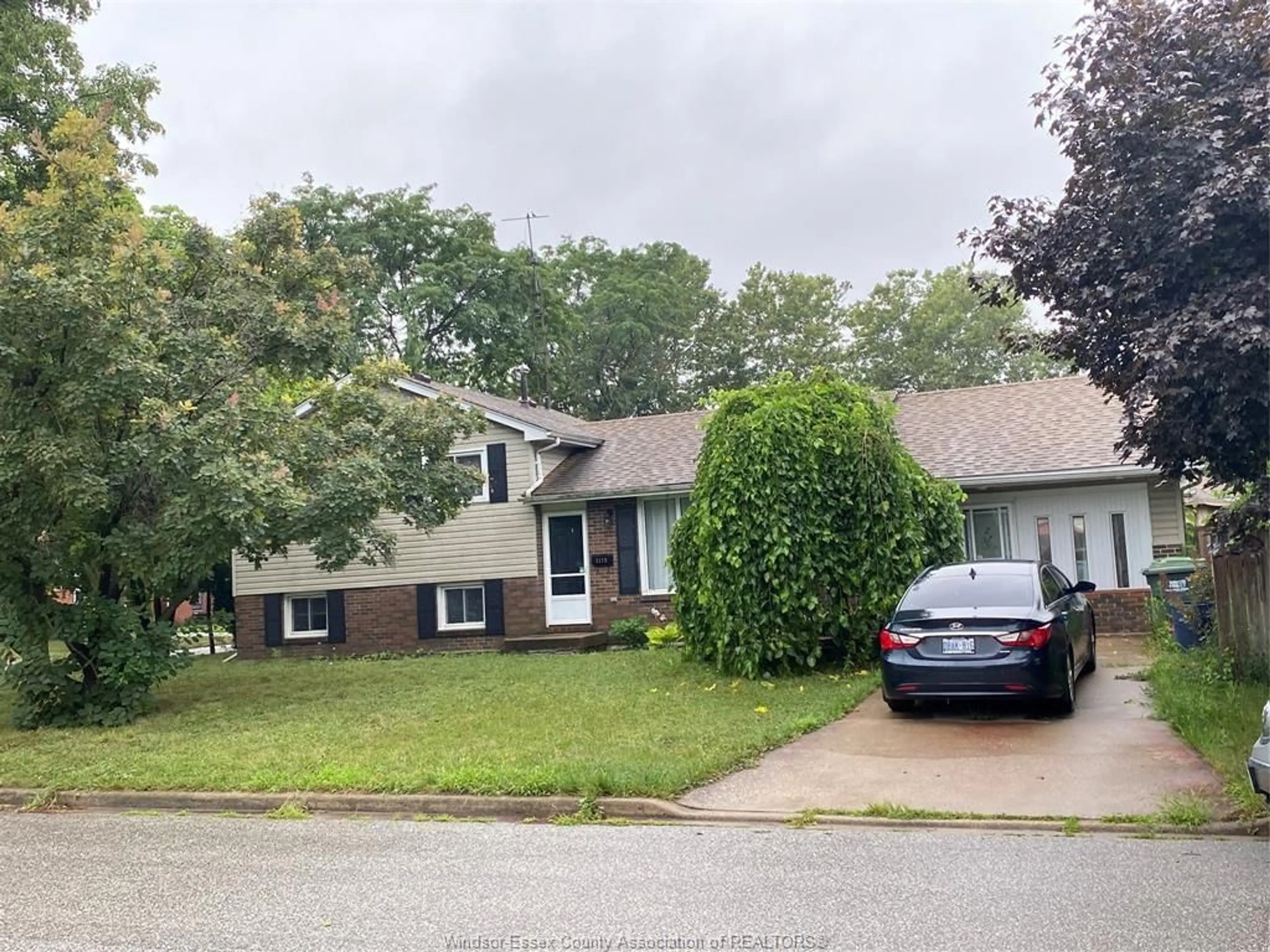 Unknown for 3173 SUSSEX Crt, Windsor Ontario N8T 2C5