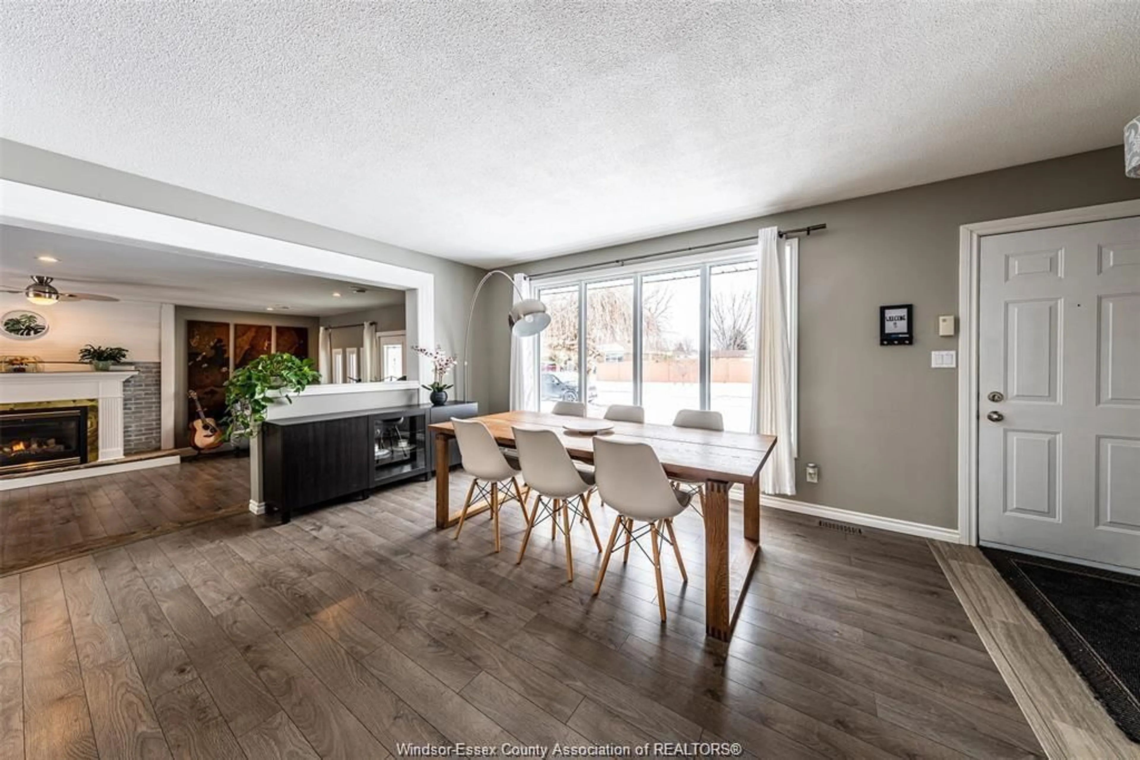 Open concept kitchen, wood/laminate floor for 3173 SUSSEX Crt, Windsor Ontario N8T 2C5