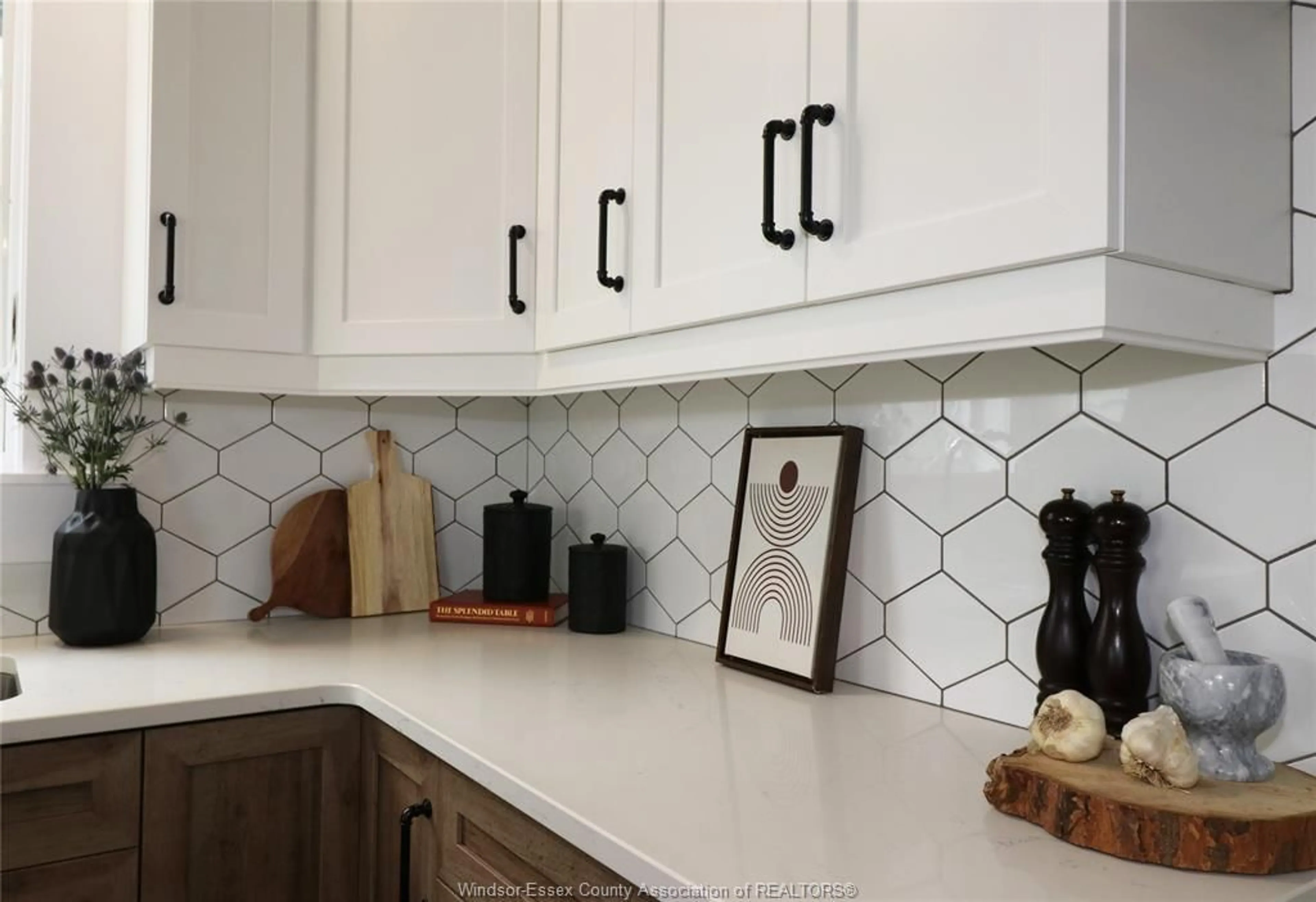Contemporary kitchen, ceramic/tile floor for 47 BELLEVIEW, Kingsville Ontario N0R 1B0
